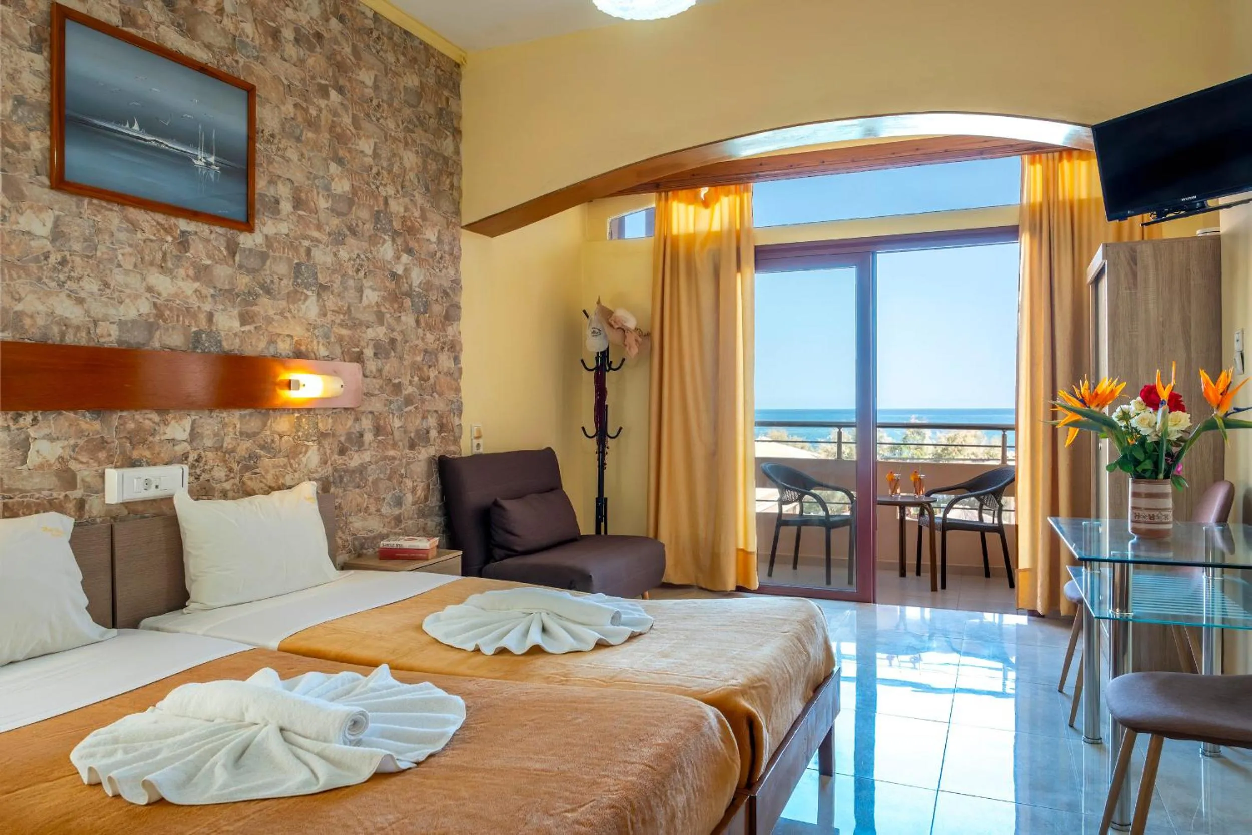 Photo of the whole room, Bed in Kato Stalos Mare