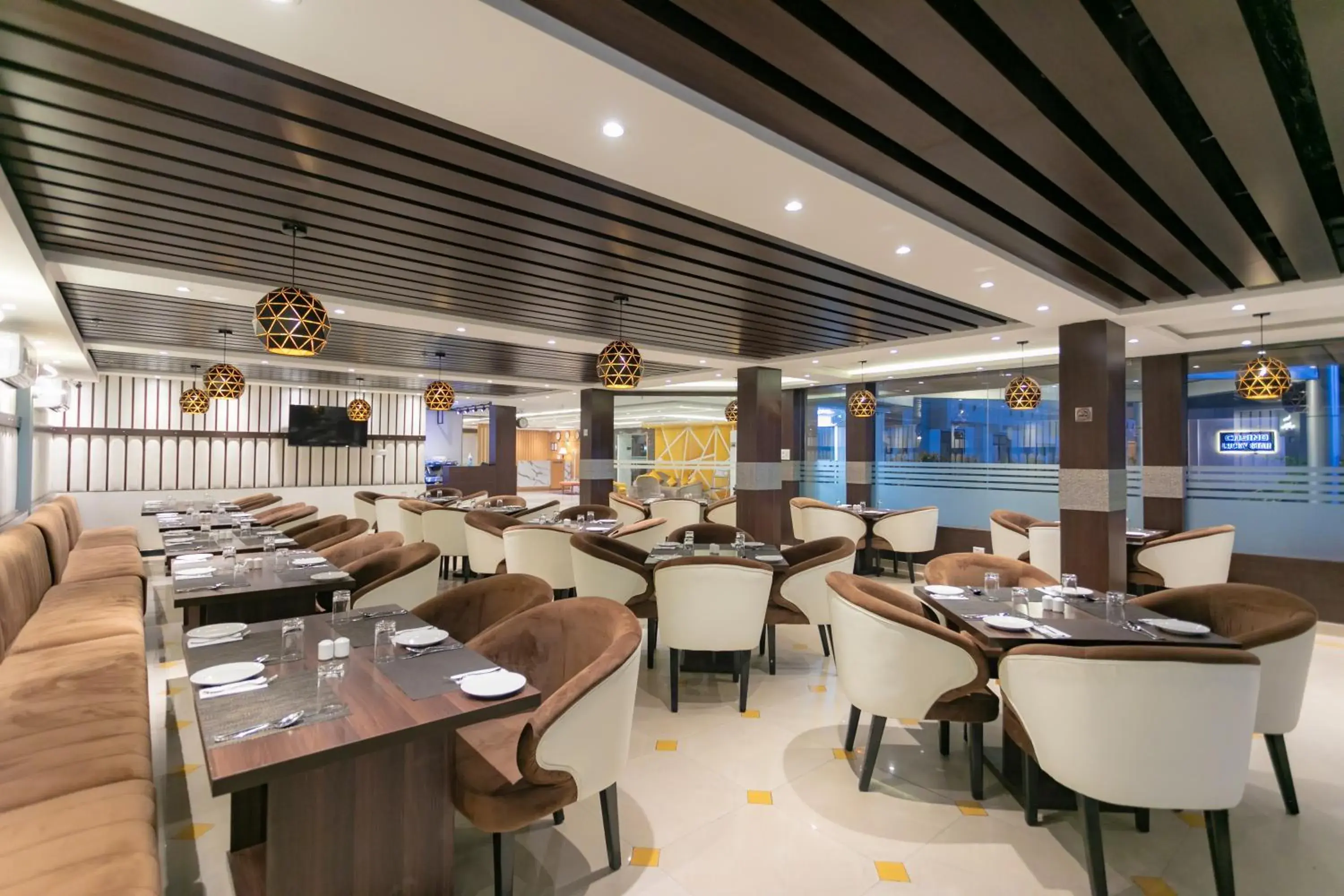 Restaurant/places to eat in Hotel Starlight Restaurant/places to eat in Hotel Starlight