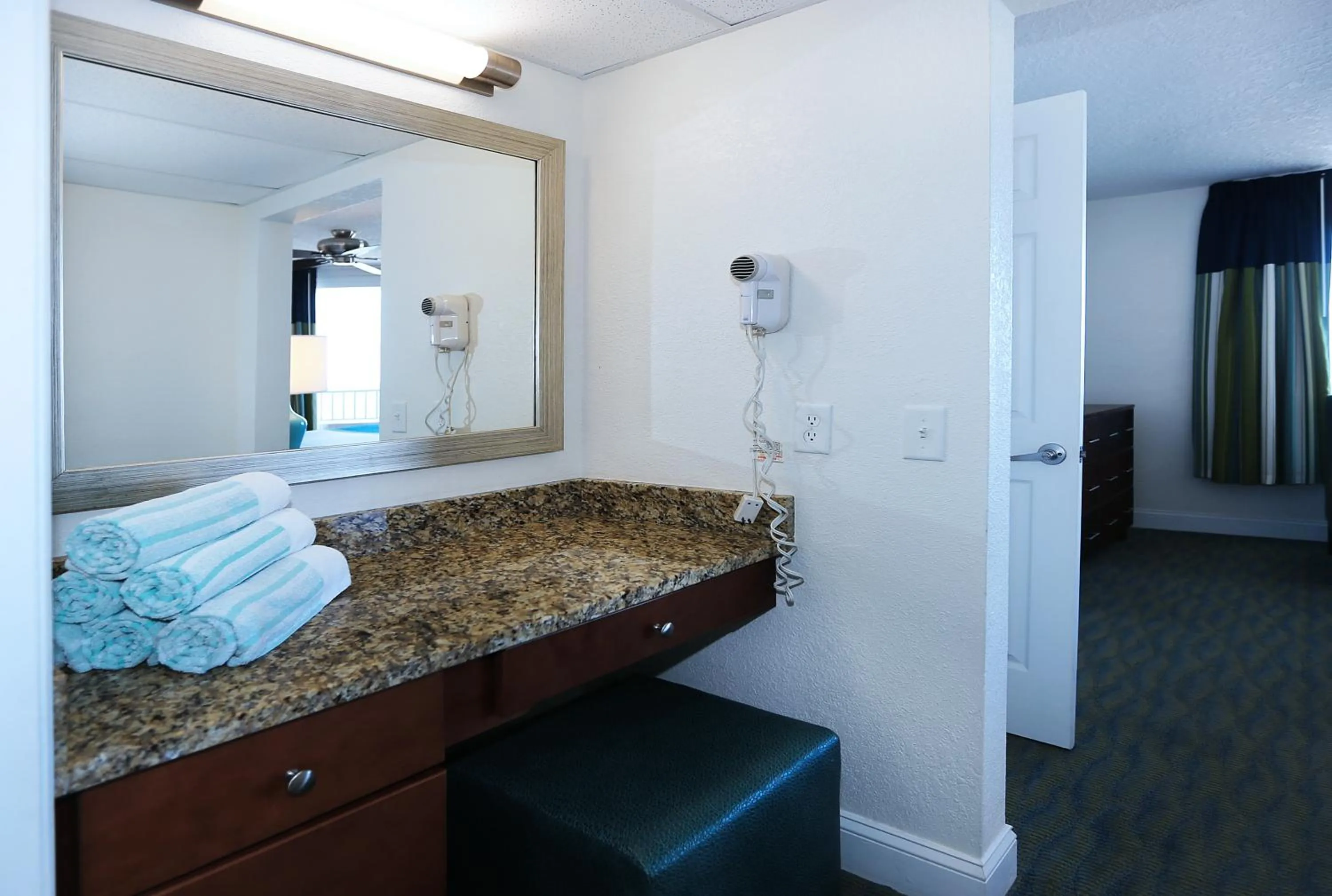 Bathroom, Bed in Atlantic Terrace