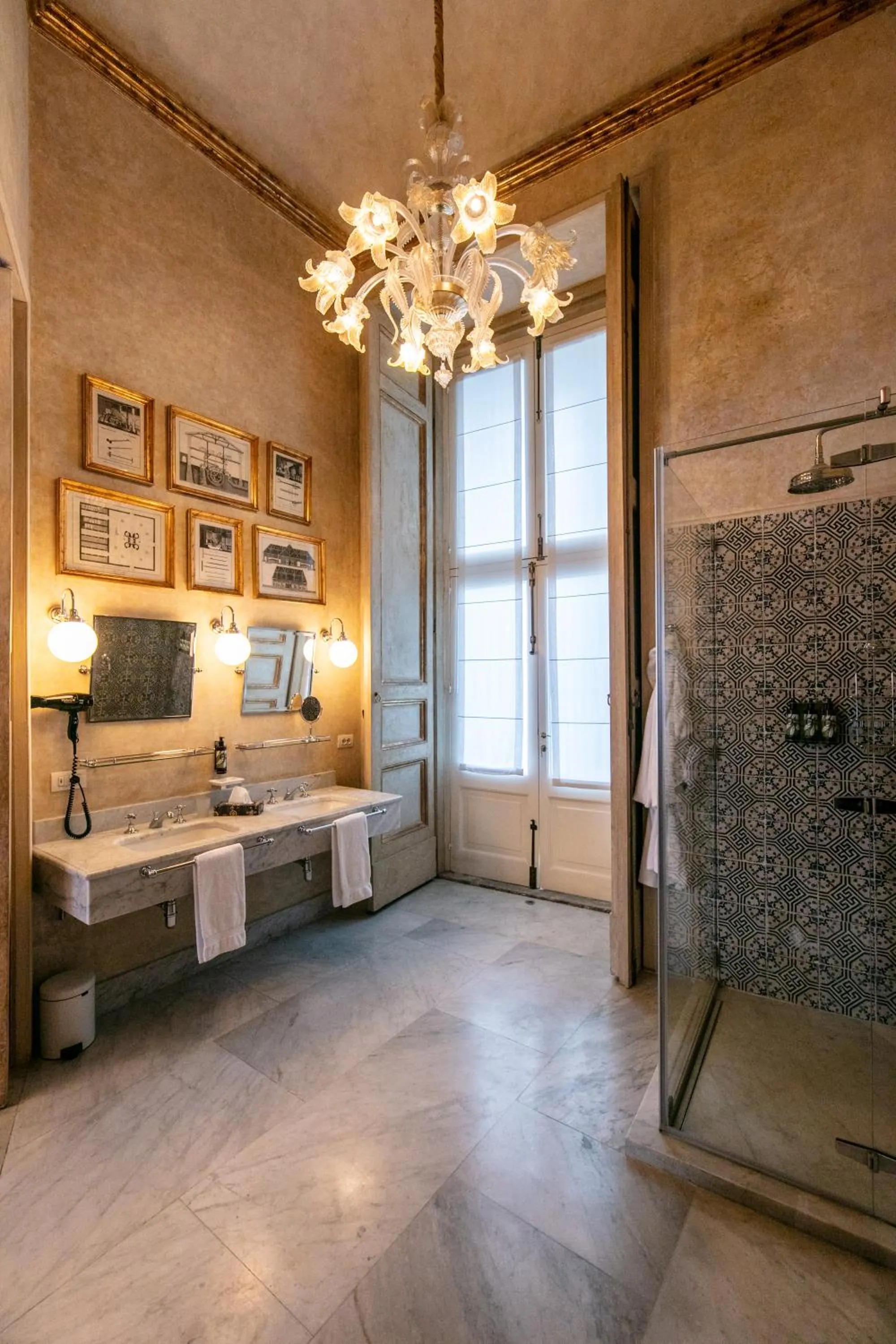 Shower in Palazzo Doria Napoli