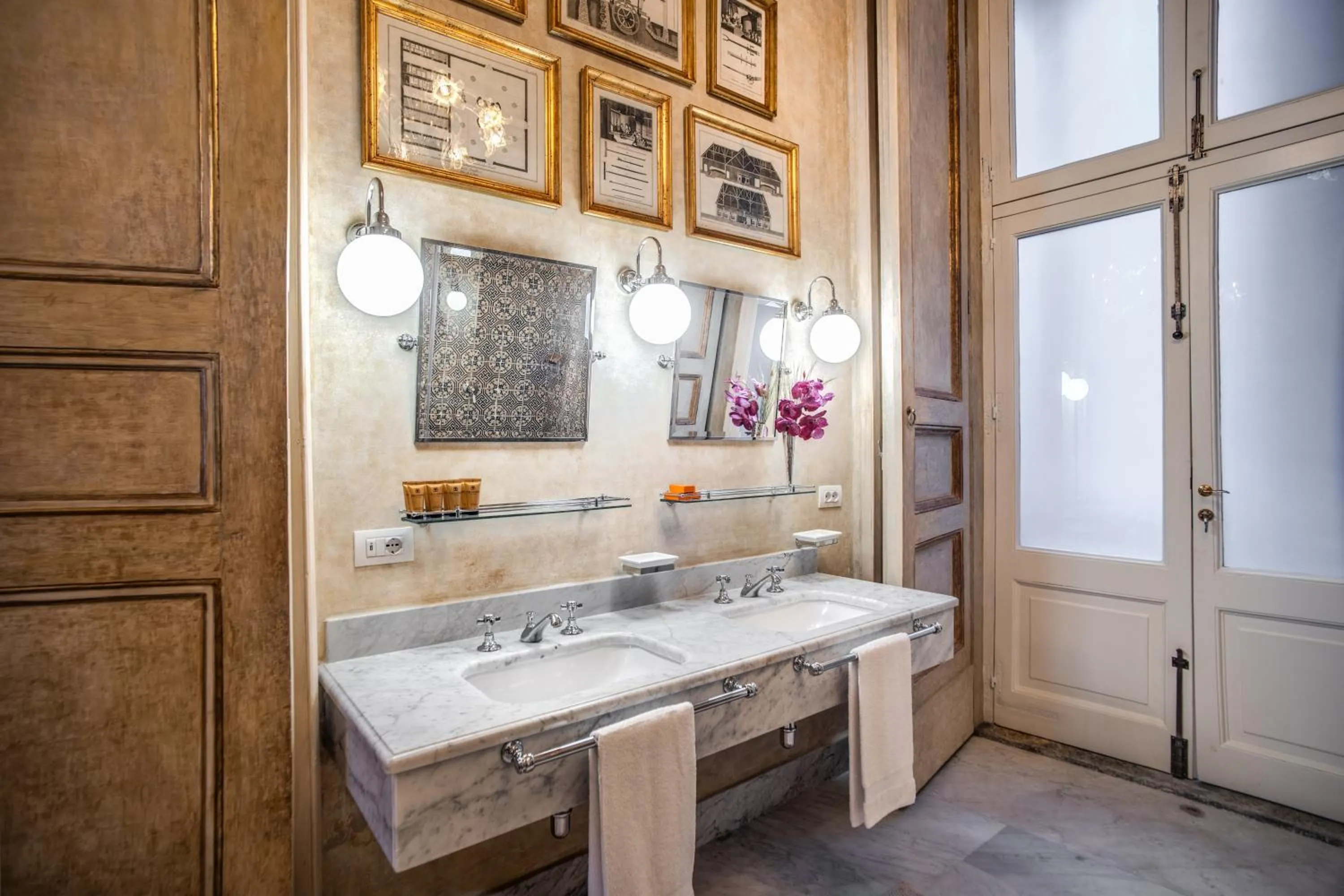 Bathroom in Palazzo Doria Napoli