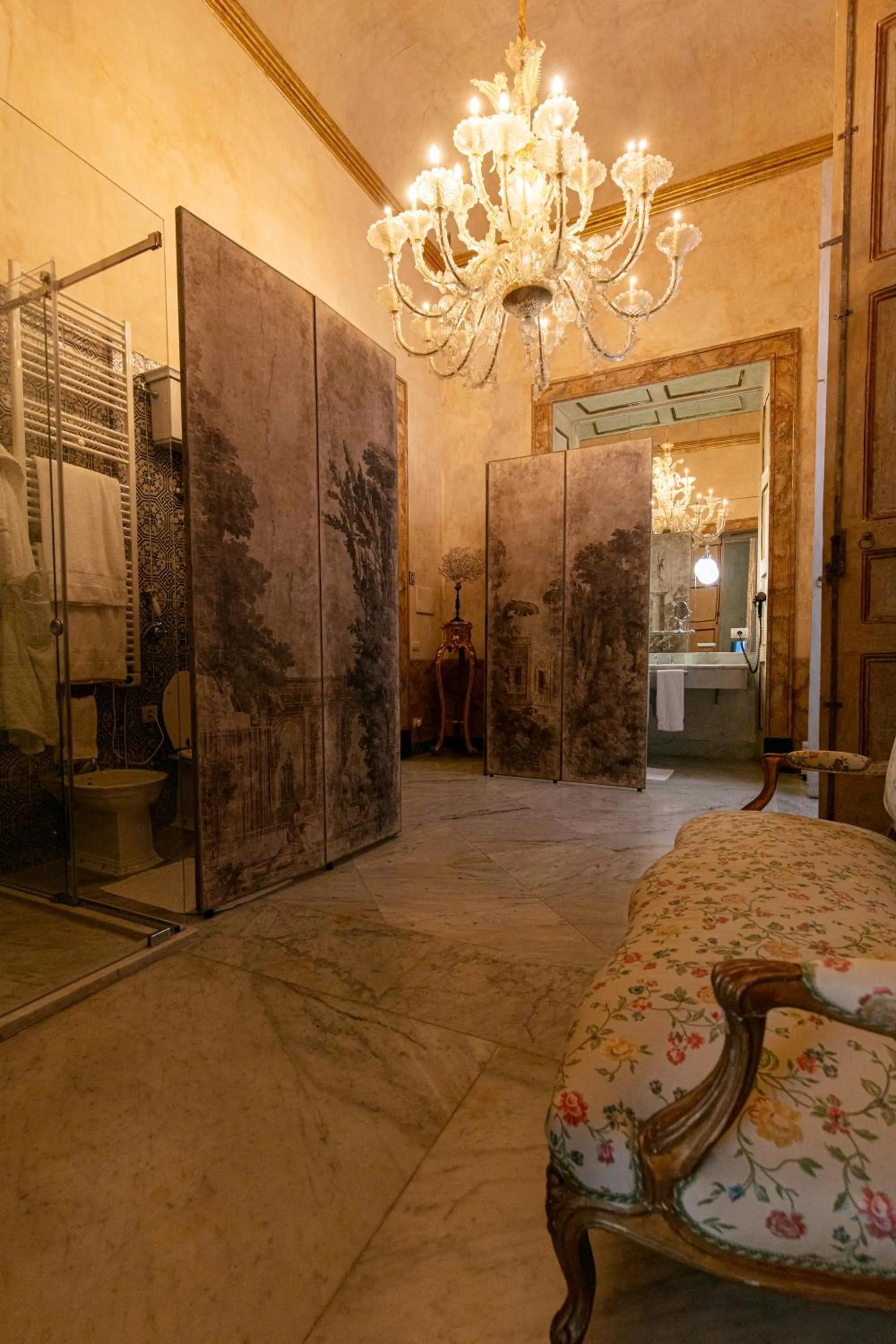 Shower in Palazzo Doria Napoli