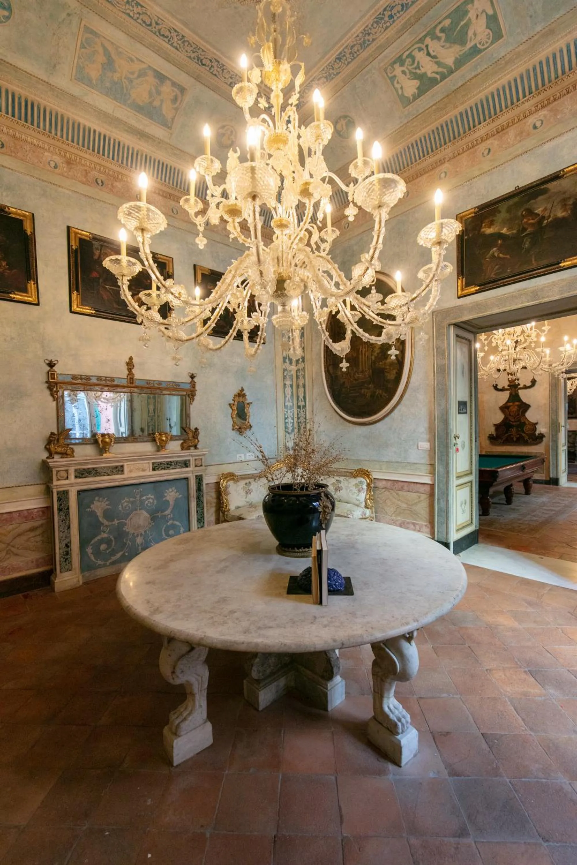 Communal lounge/ TV room in Palazzo Doria Napoli