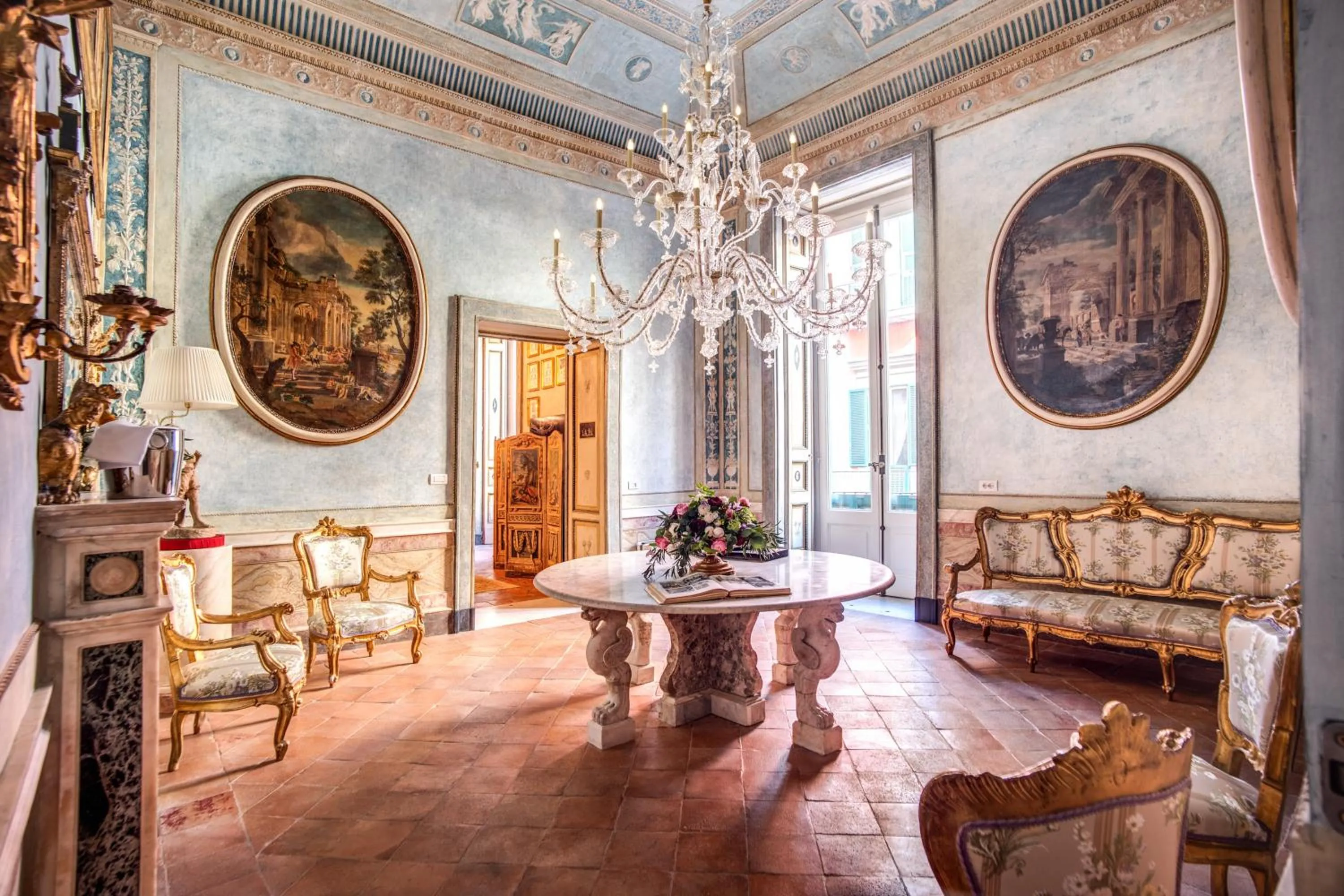 Communal lounge/ TV room in Palazzo Doria Napoli