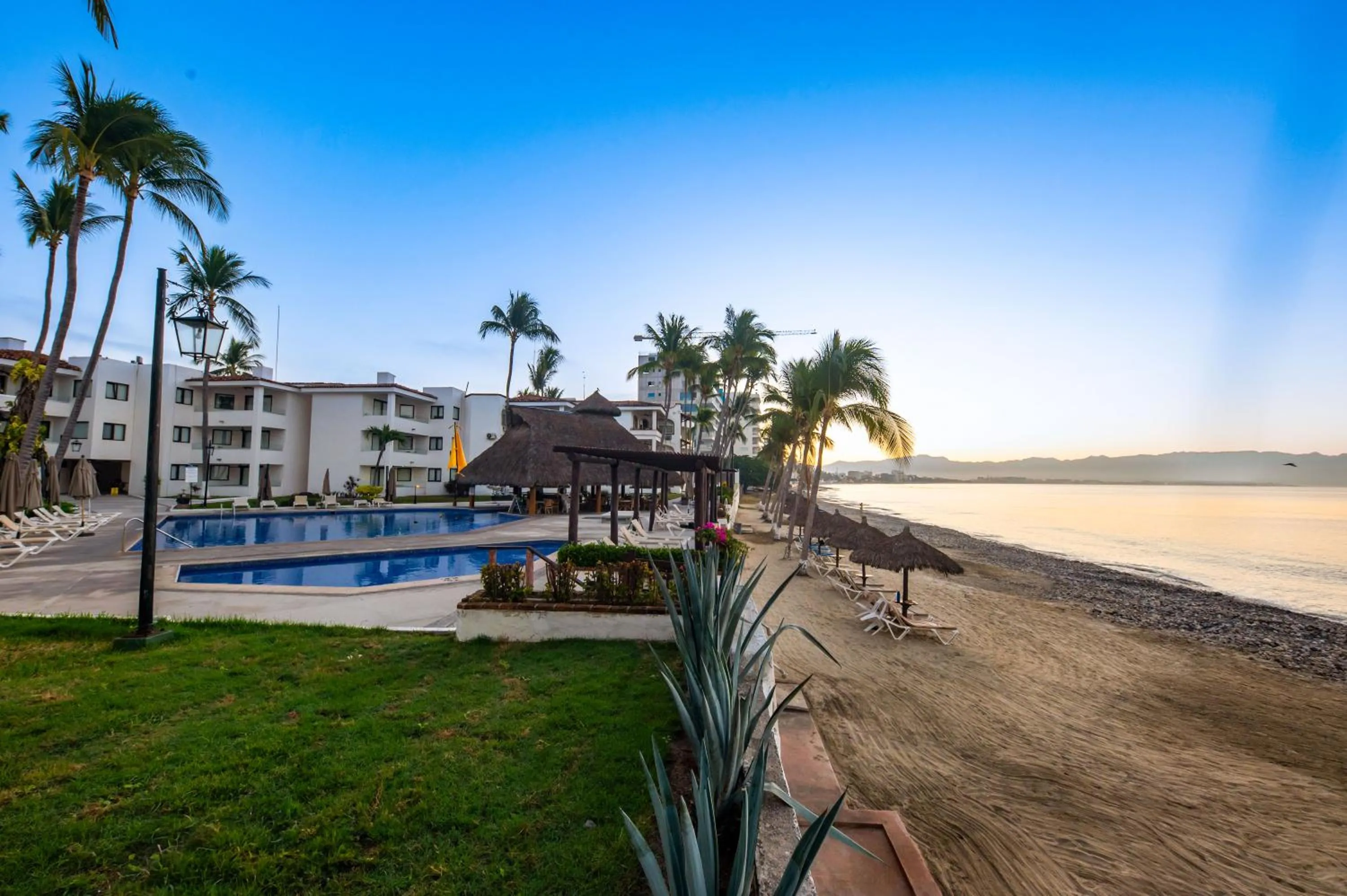 Swimming pool in Vista Vallarta All Suites On The Beach