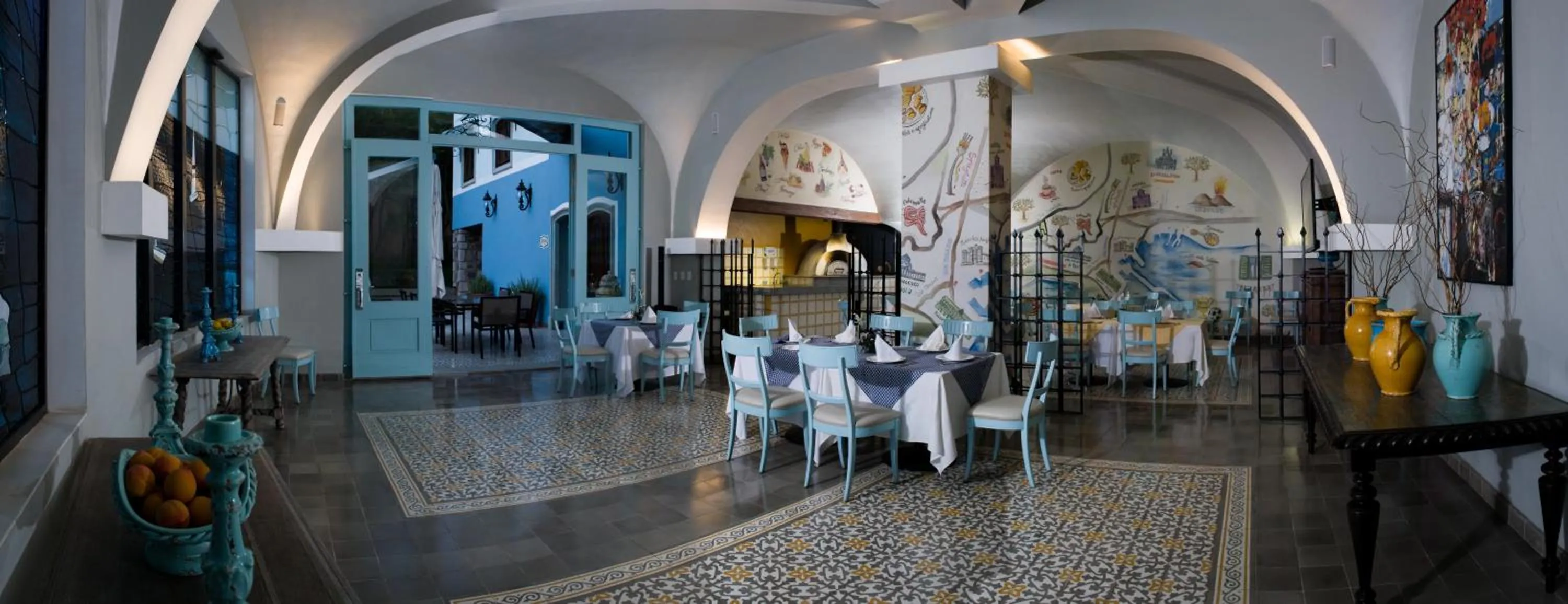 Restaurant/places to eat in Villa Maria Cristina Hotel