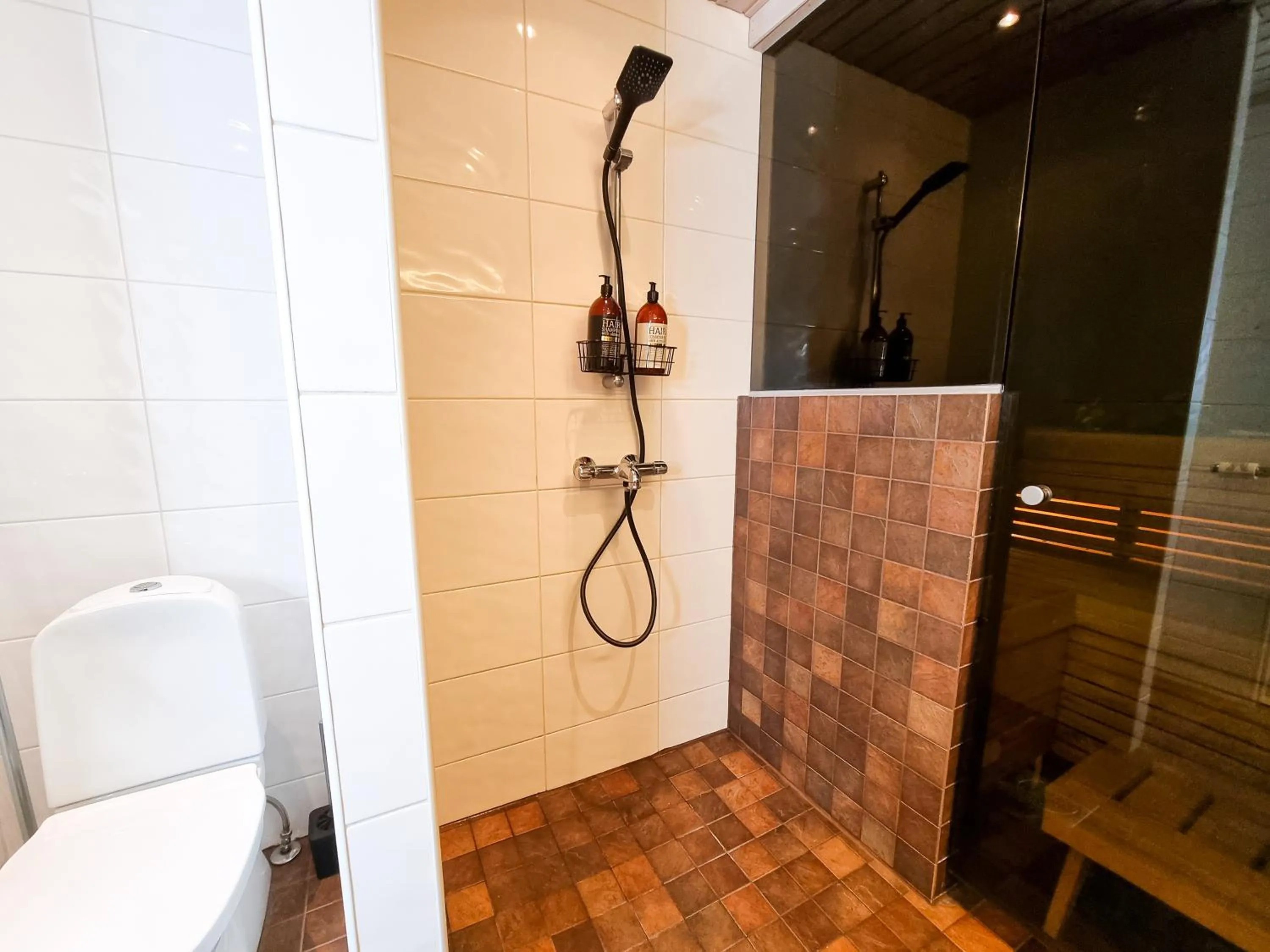 Bathroom in Villa Halla - 8 henkilölle, HimosYkkösen alue, 76m²+36m²