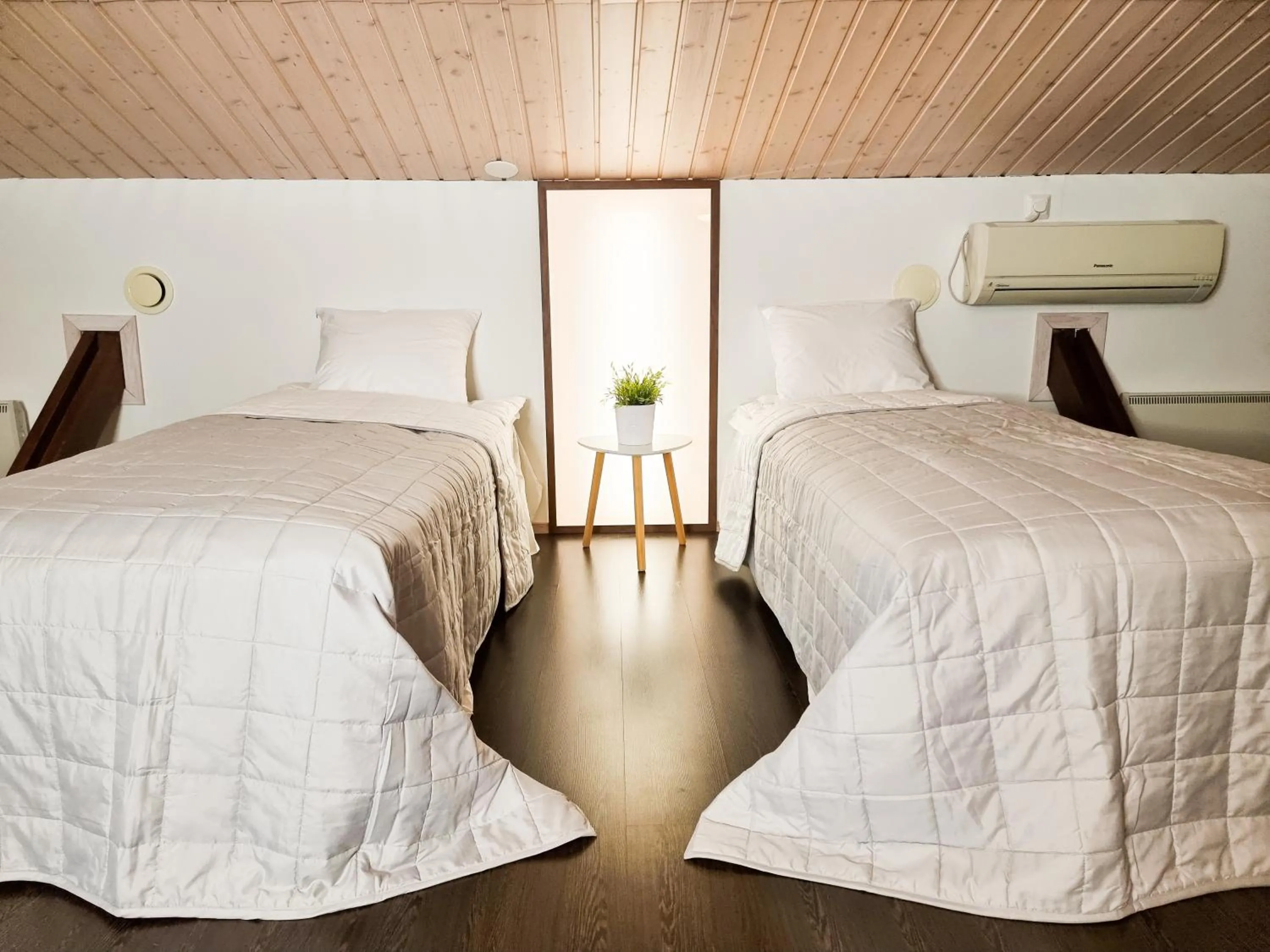Bed in Villa Halla - 8 henkilölle, HimosYkkösen alue, 76m²+36m²
