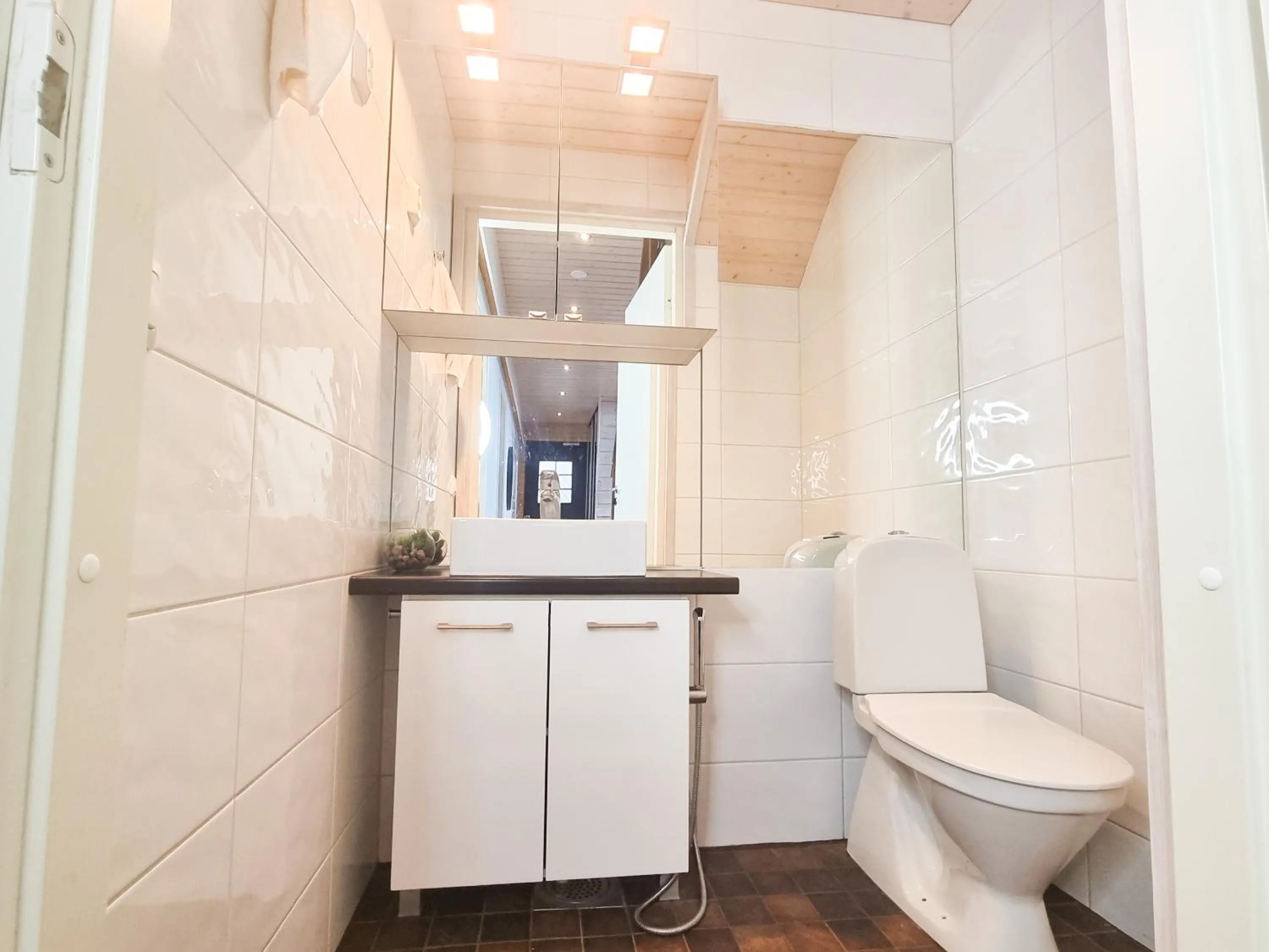 Toilet in Villa Halla - 8 henkilölle, HimosYkkösen alue, 76m²+36m²