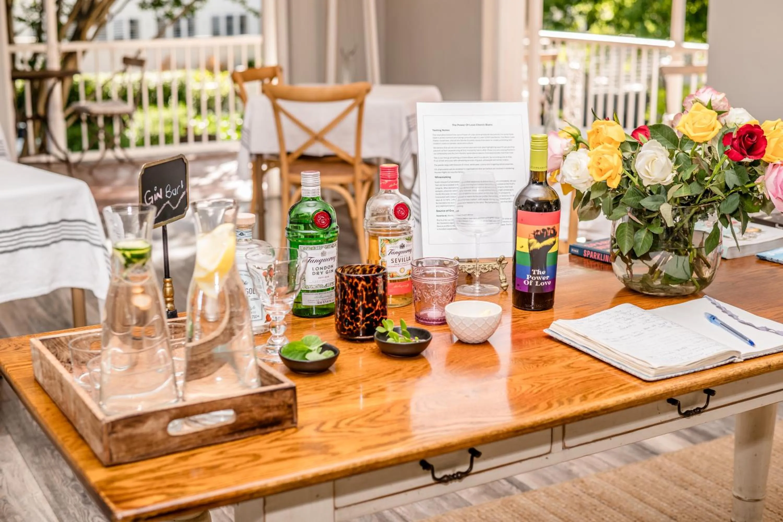 Restaurant/places to eat in Corner House Residence