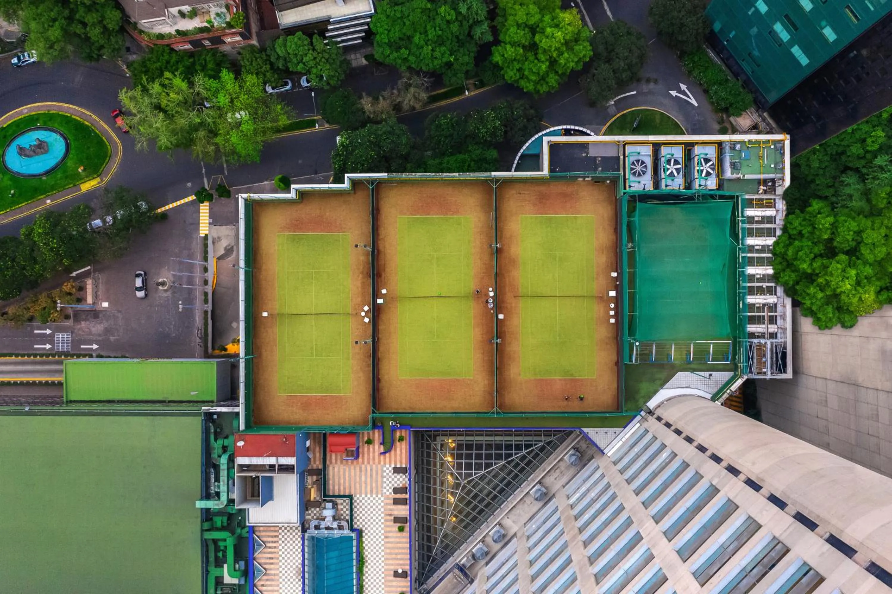Tennis court in Hyatt Regency Mexico City