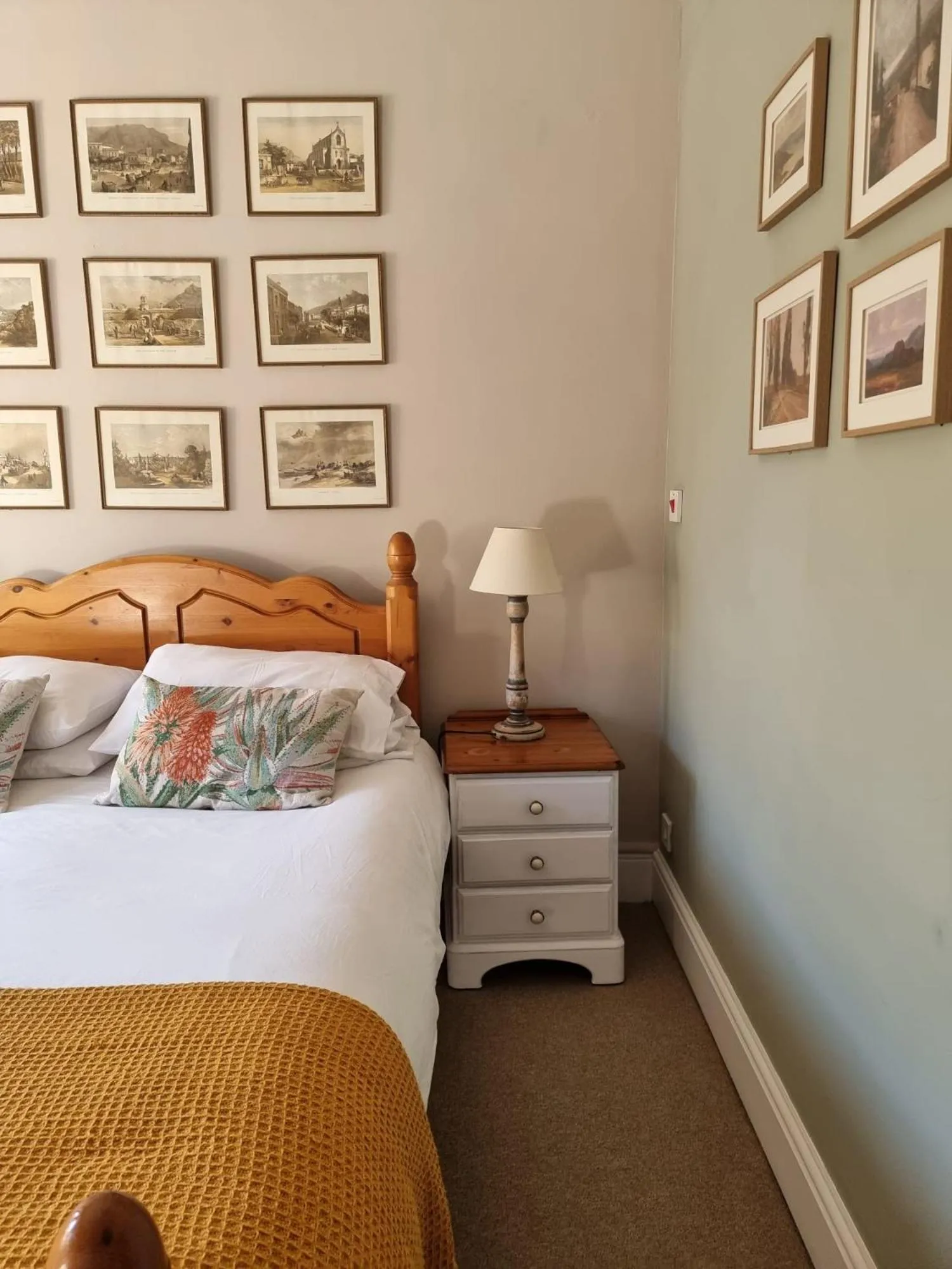 Bed in The Three Horseshoes East Worldham