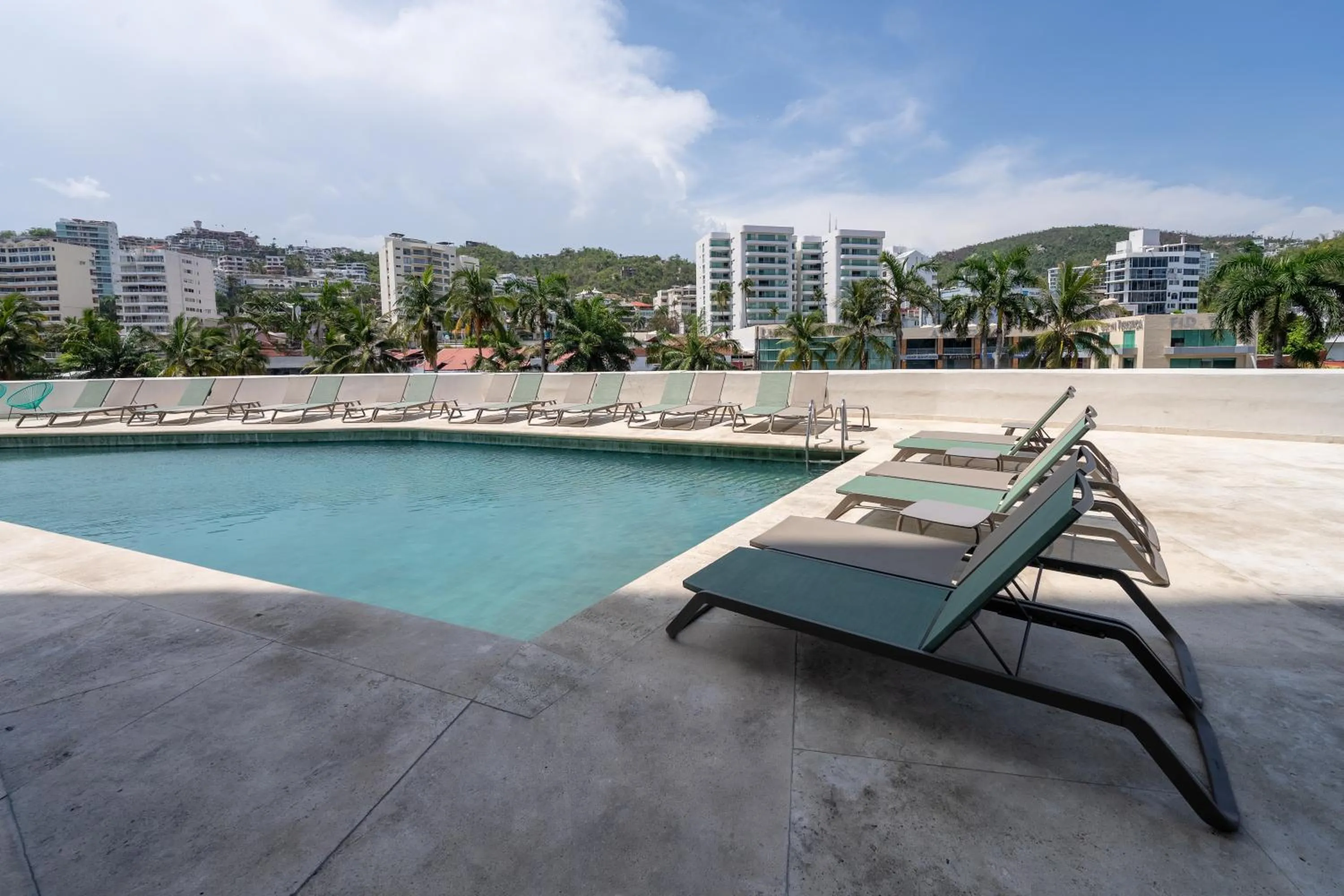 Pool view in Hotel Amares Acapulco