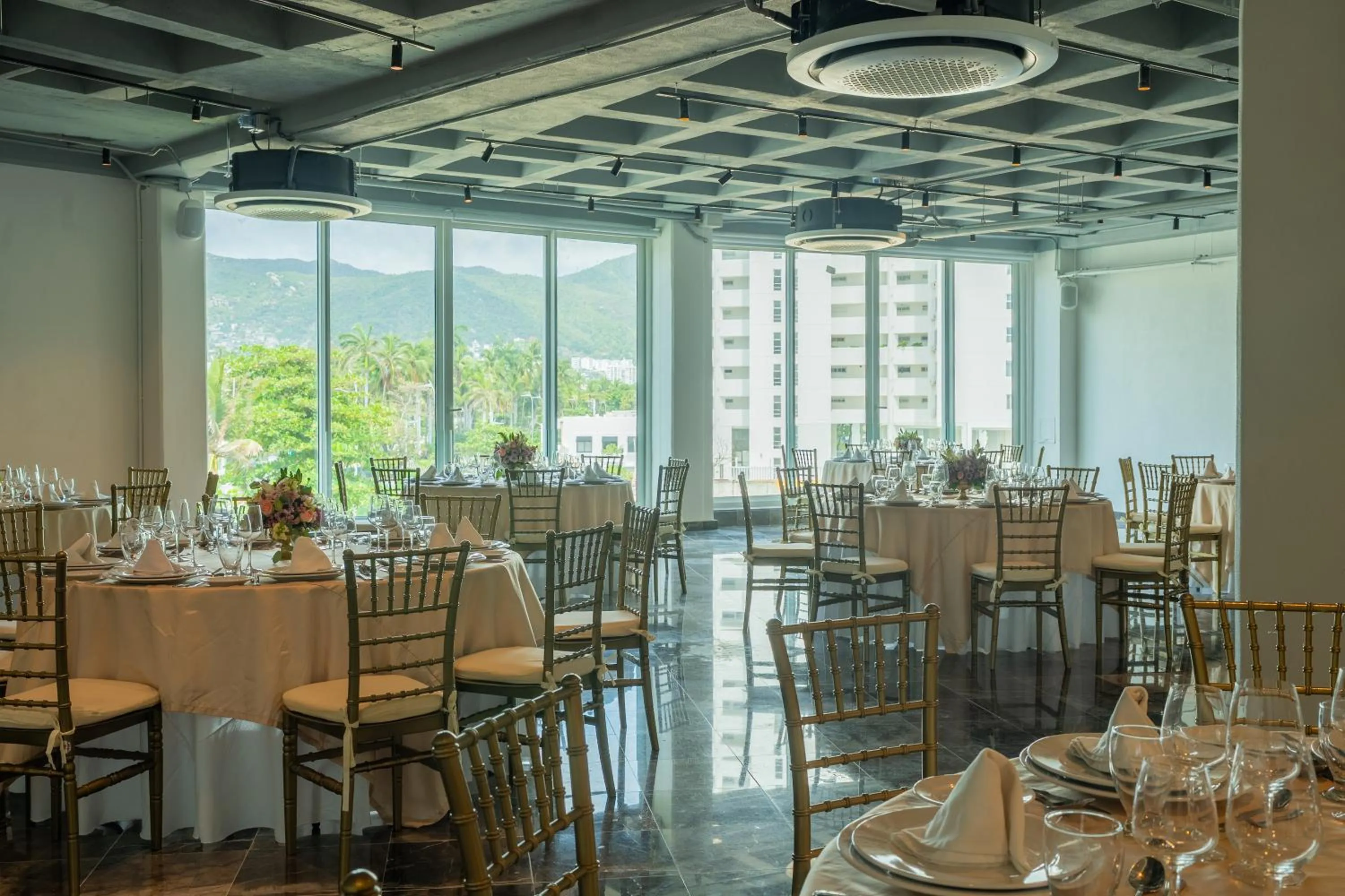 Banquet/Function facilities in Hotel Amares Acapulco