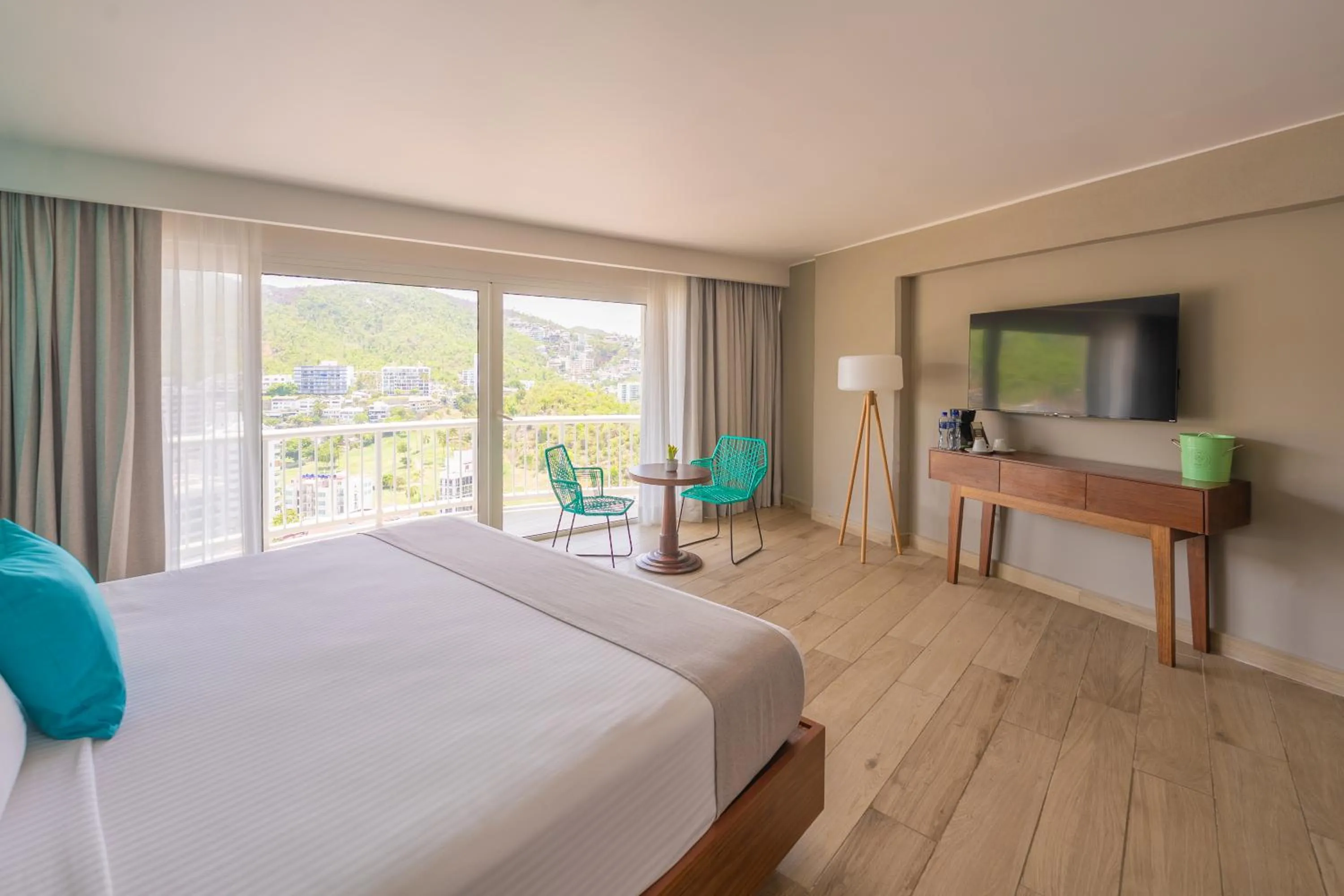 Bed in Hotel Amares Acapulco