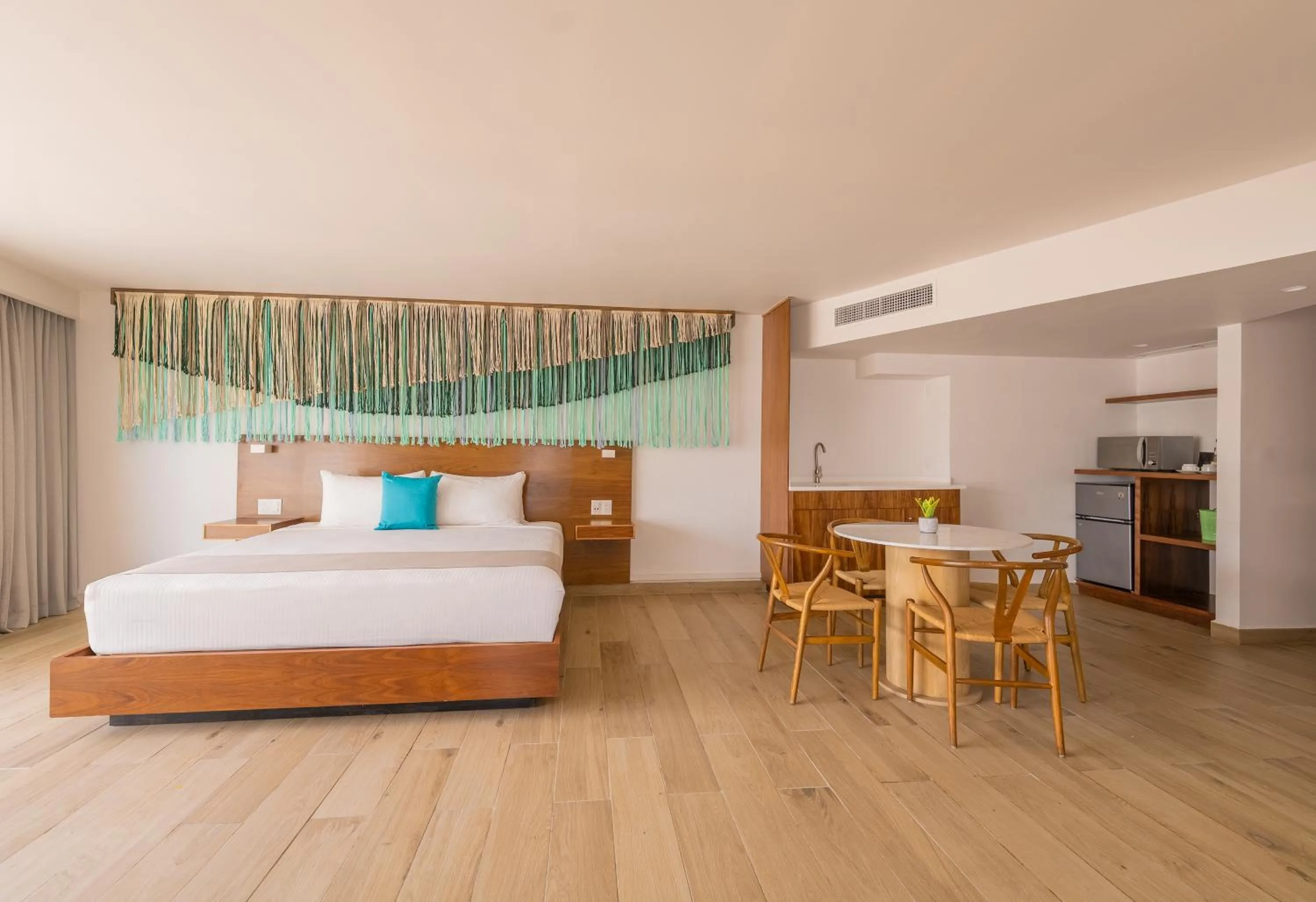 Bed in Hotel Amares Acapulco