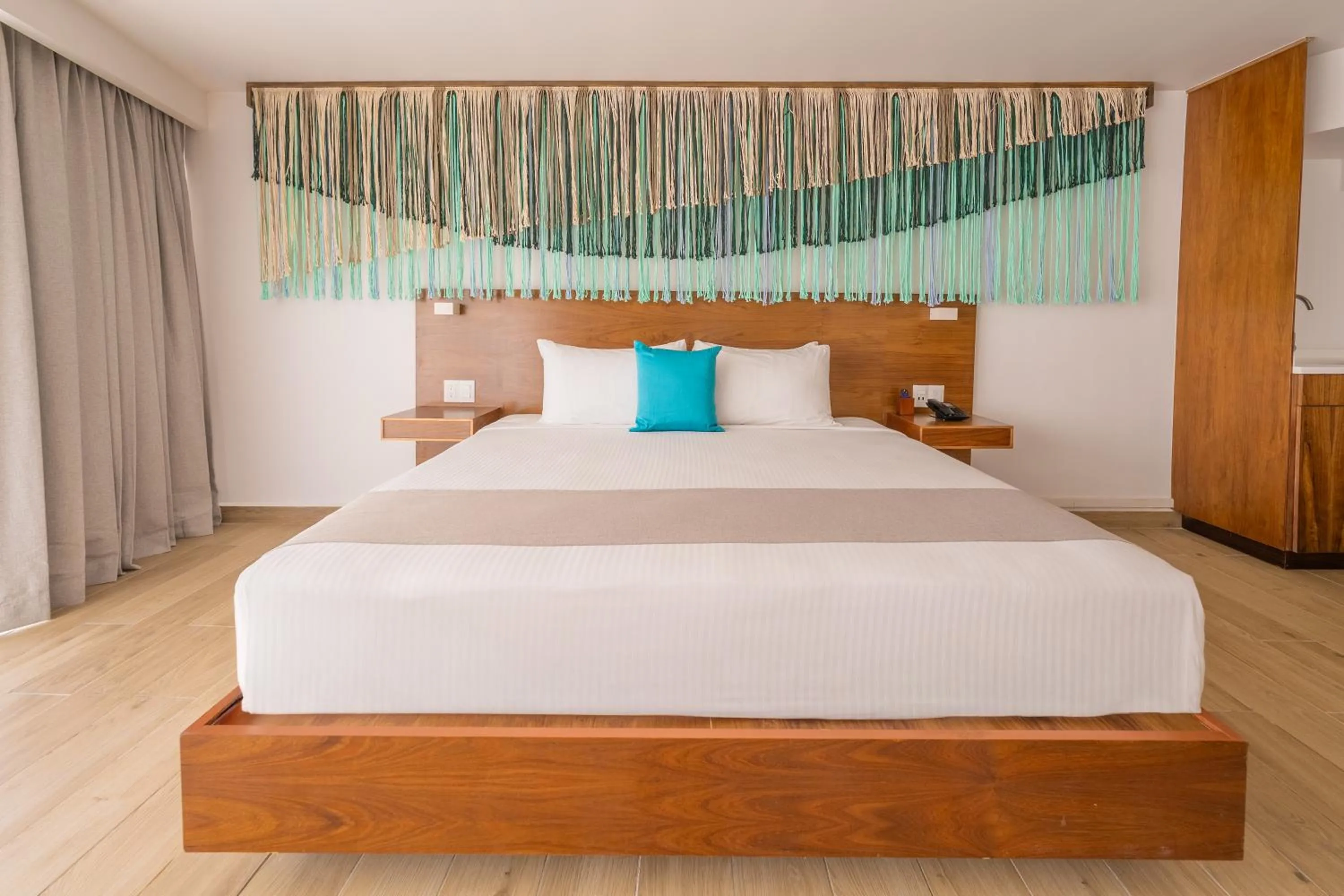 Bed in Hotel Amares Acapulco