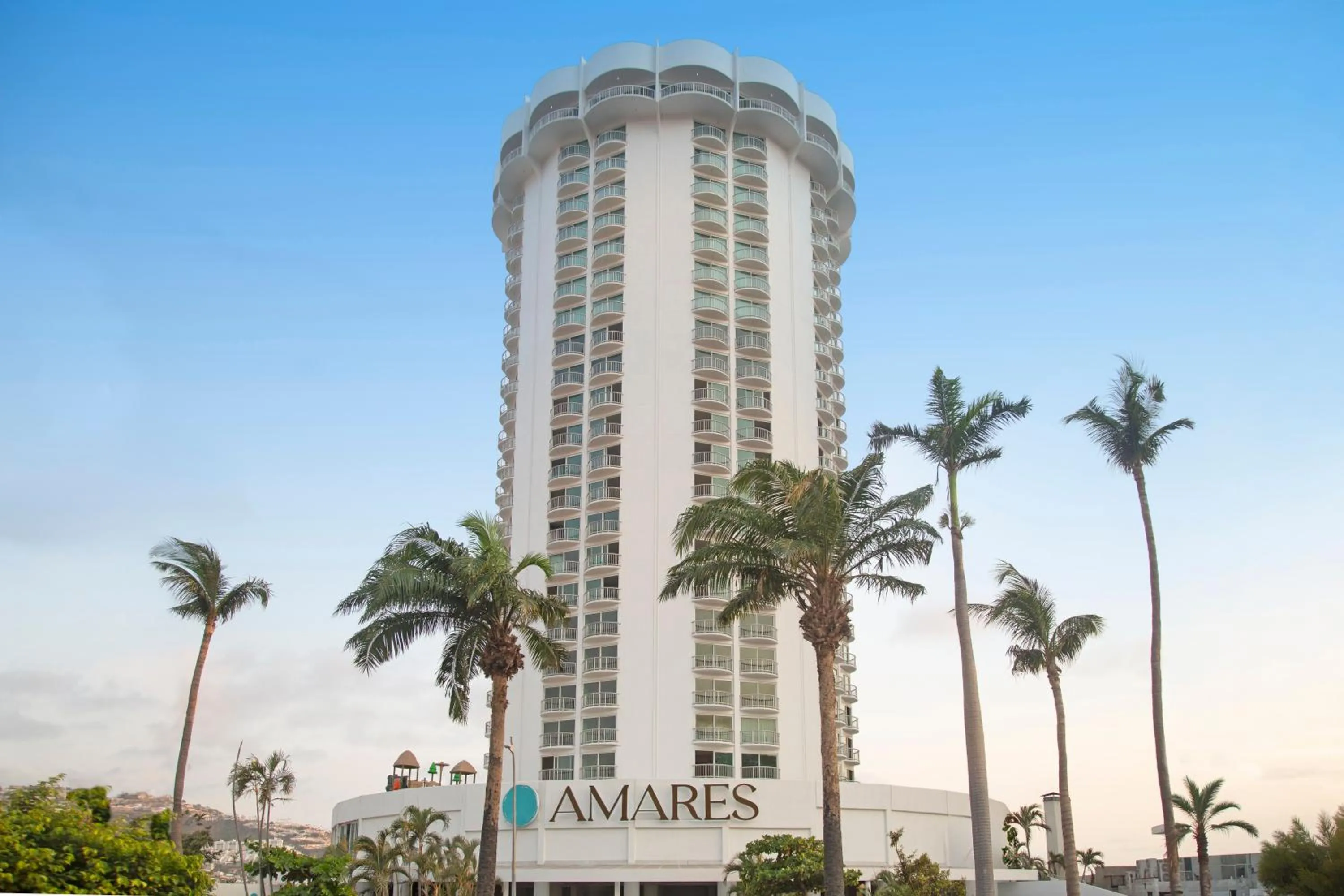 Property building in Hotel Amares Acapulco