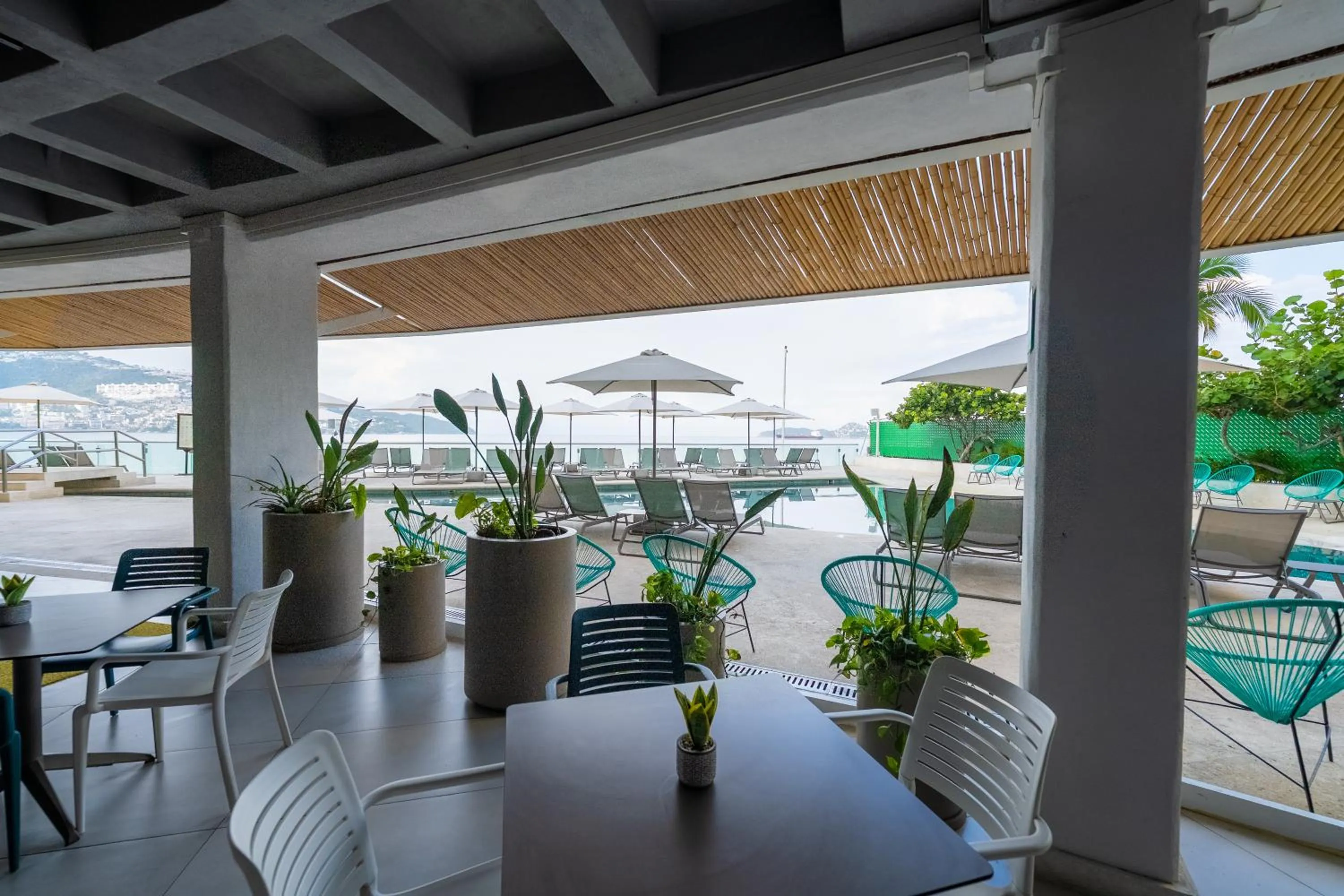 Restaurant/places to eat in Hotel Amares Acapulco