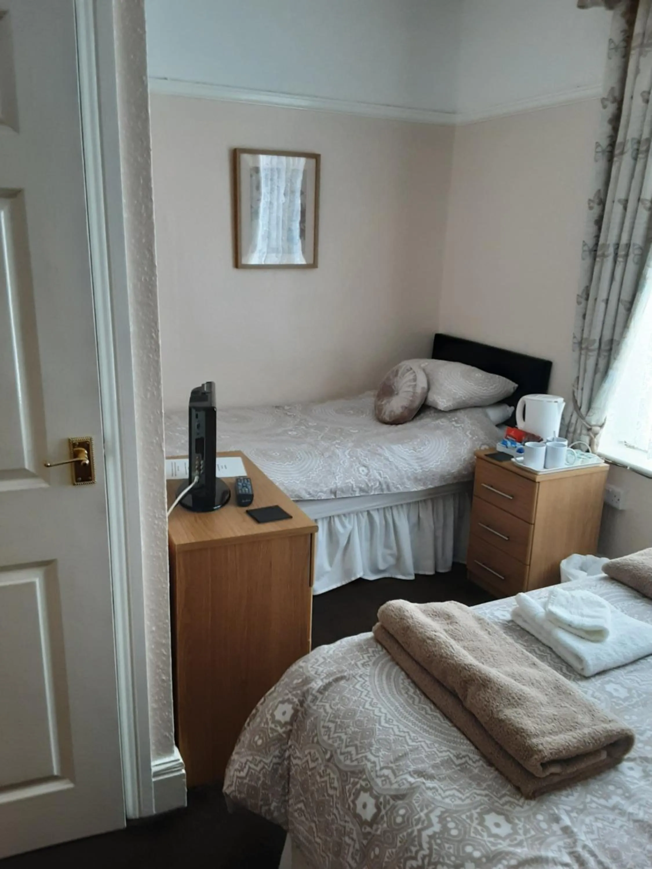 Bed in Chantry Villa Hotel