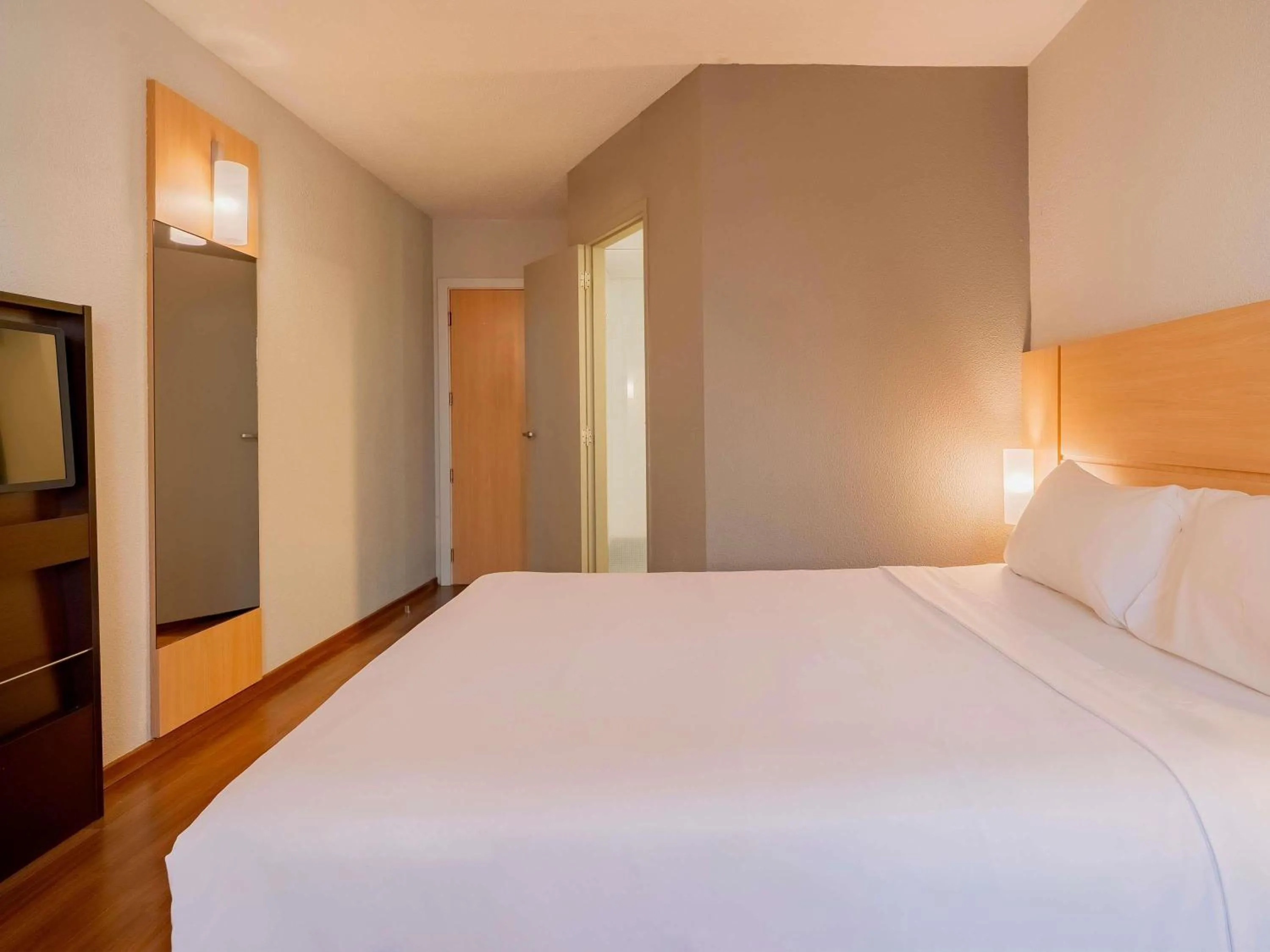 Bedroom, Bed in ibis Sao Paulo Congonhas