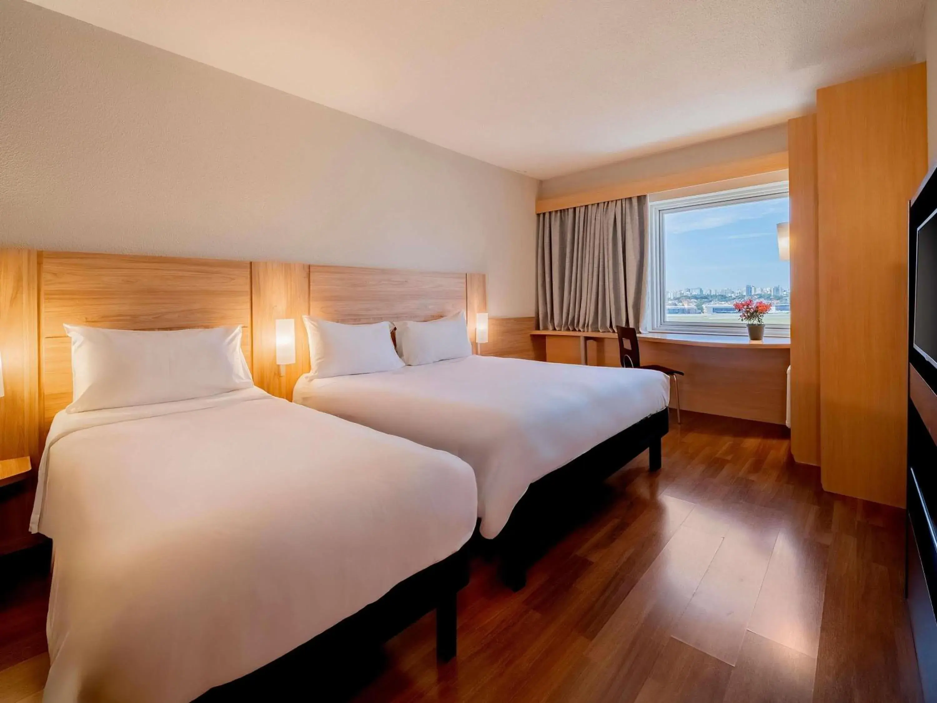 Standard Room with One Double Bed and One Single Bed - single occupancy in ibis Sao Paulo Congonhas Standard Room with One Double Bed and One Single Bed - single occupancy in ibis Sao Paulo Congonhas