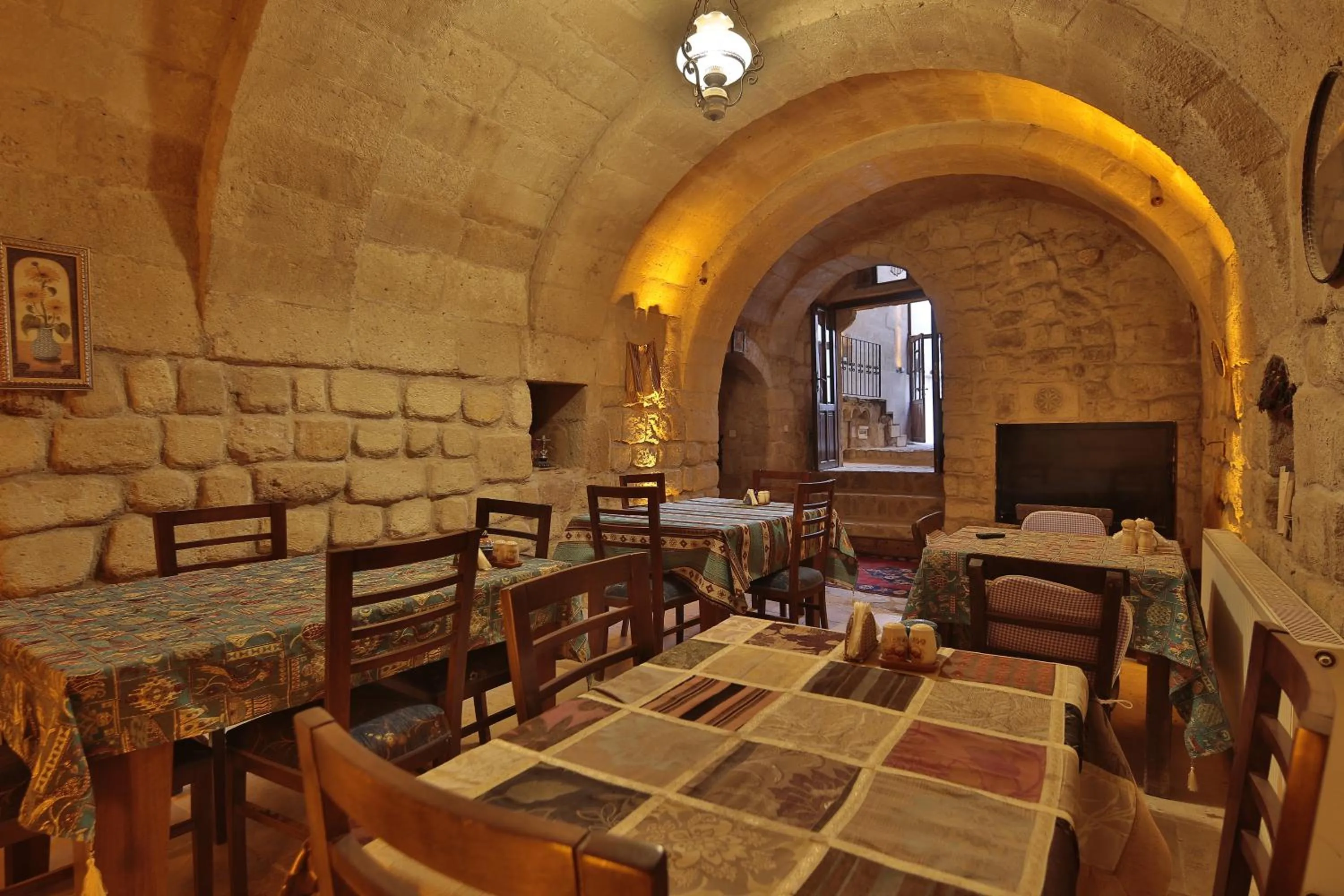 Communal lounge/ TV room in Heaven Cave House - Razziya Evi