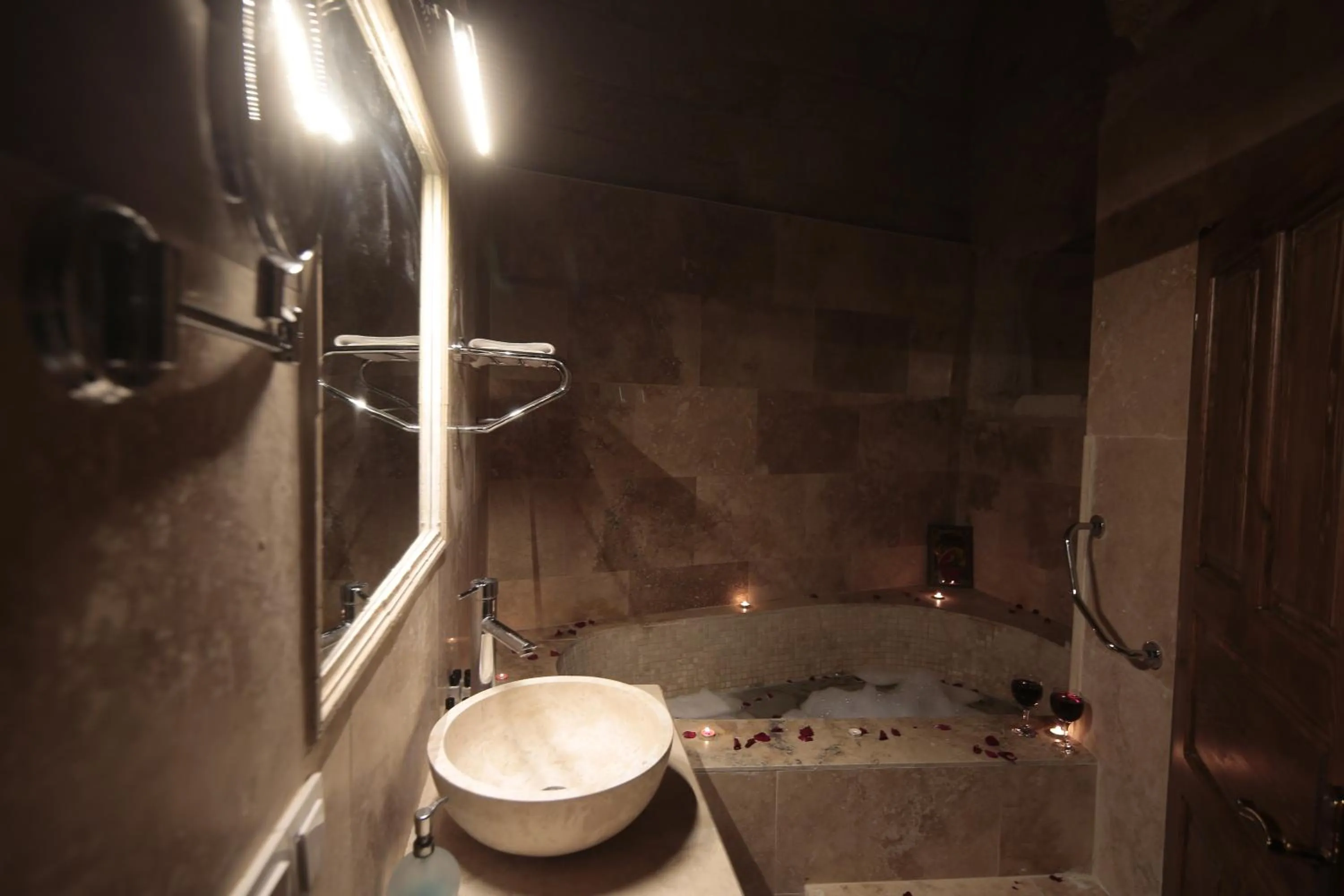 Bathroom in Heaven Cave House - Razziya Evi