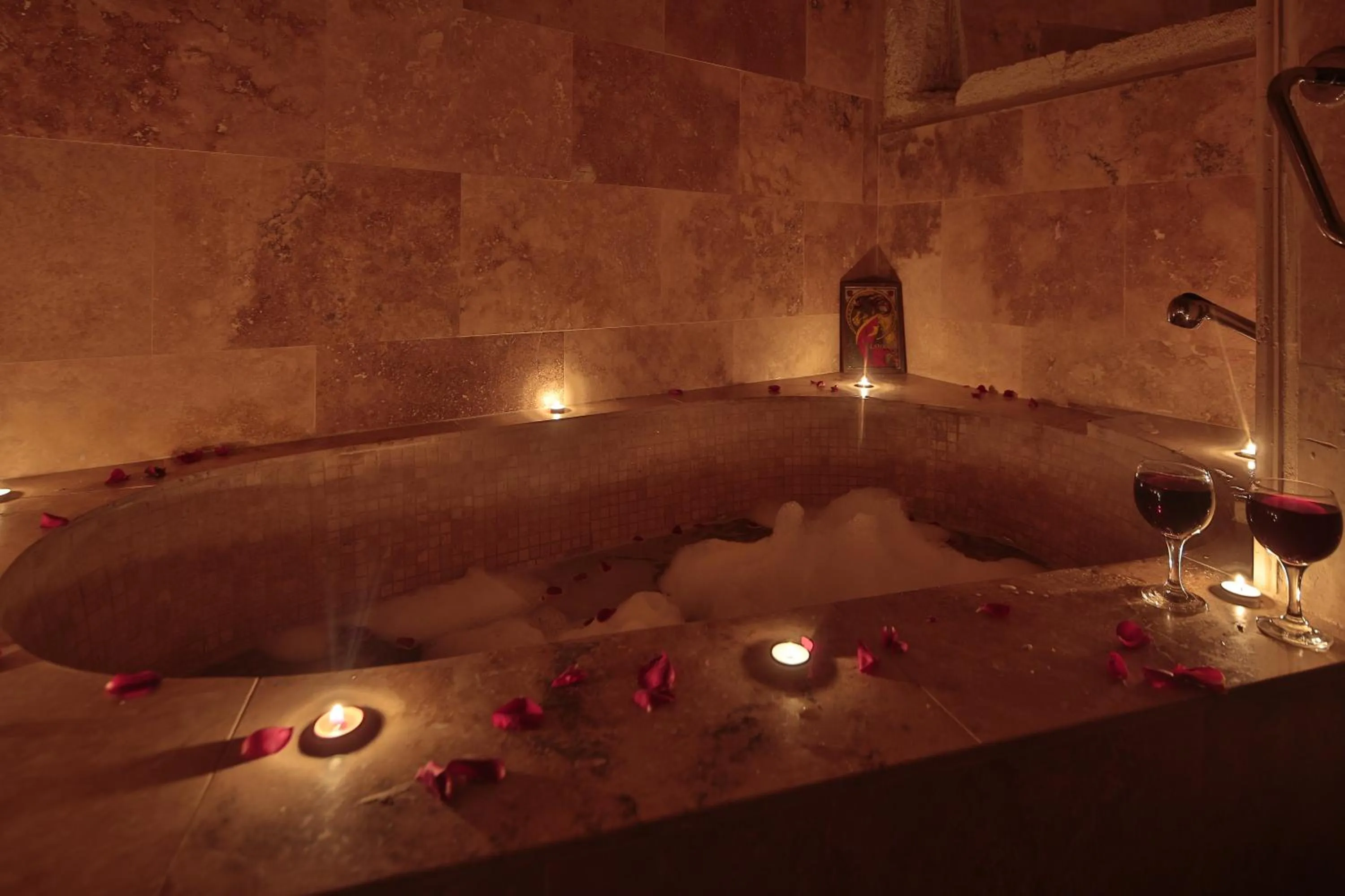 Bathroom in Heaven Cave House - Razziya Evi