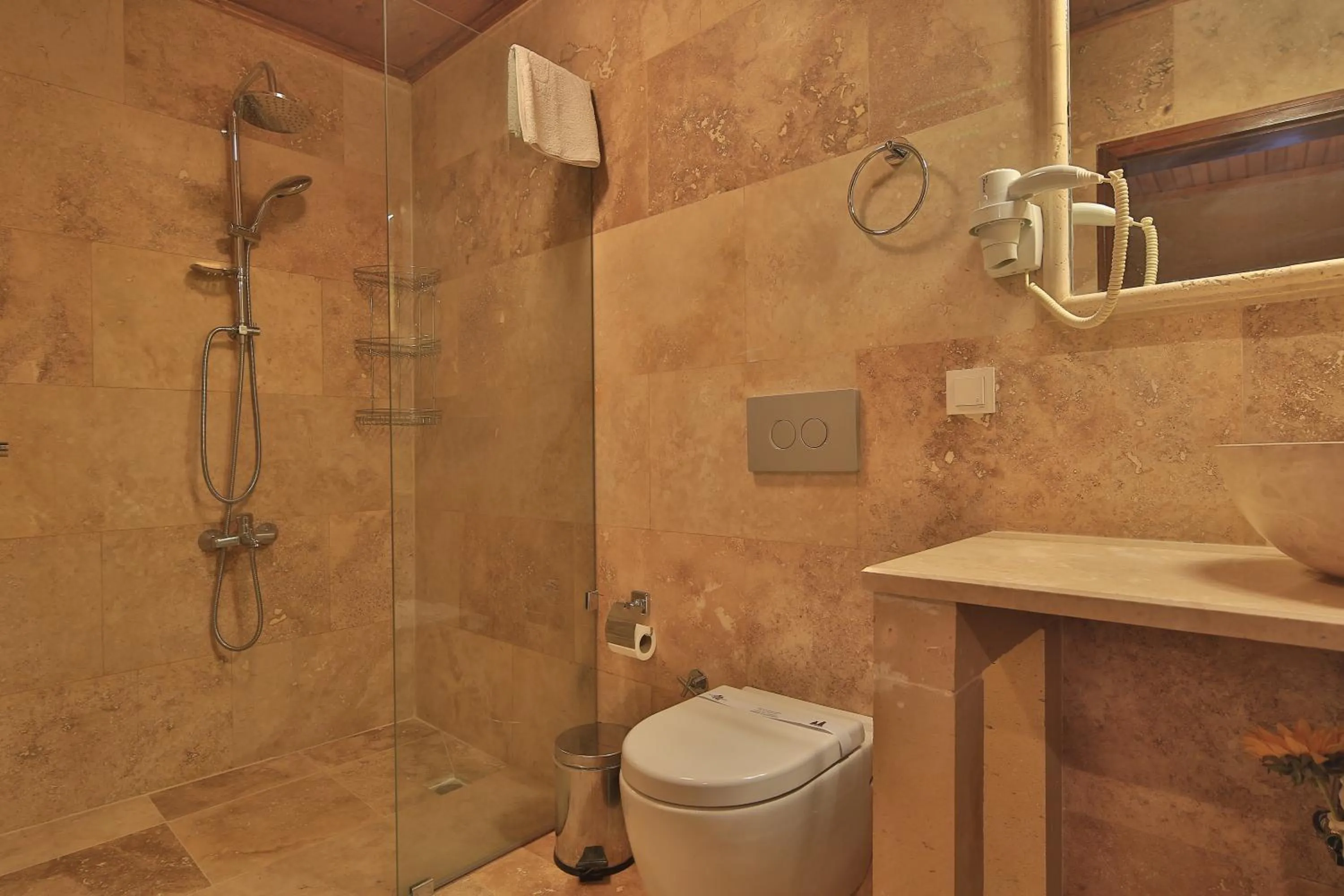 Shower in Heaven Cave House - Razziya Evi