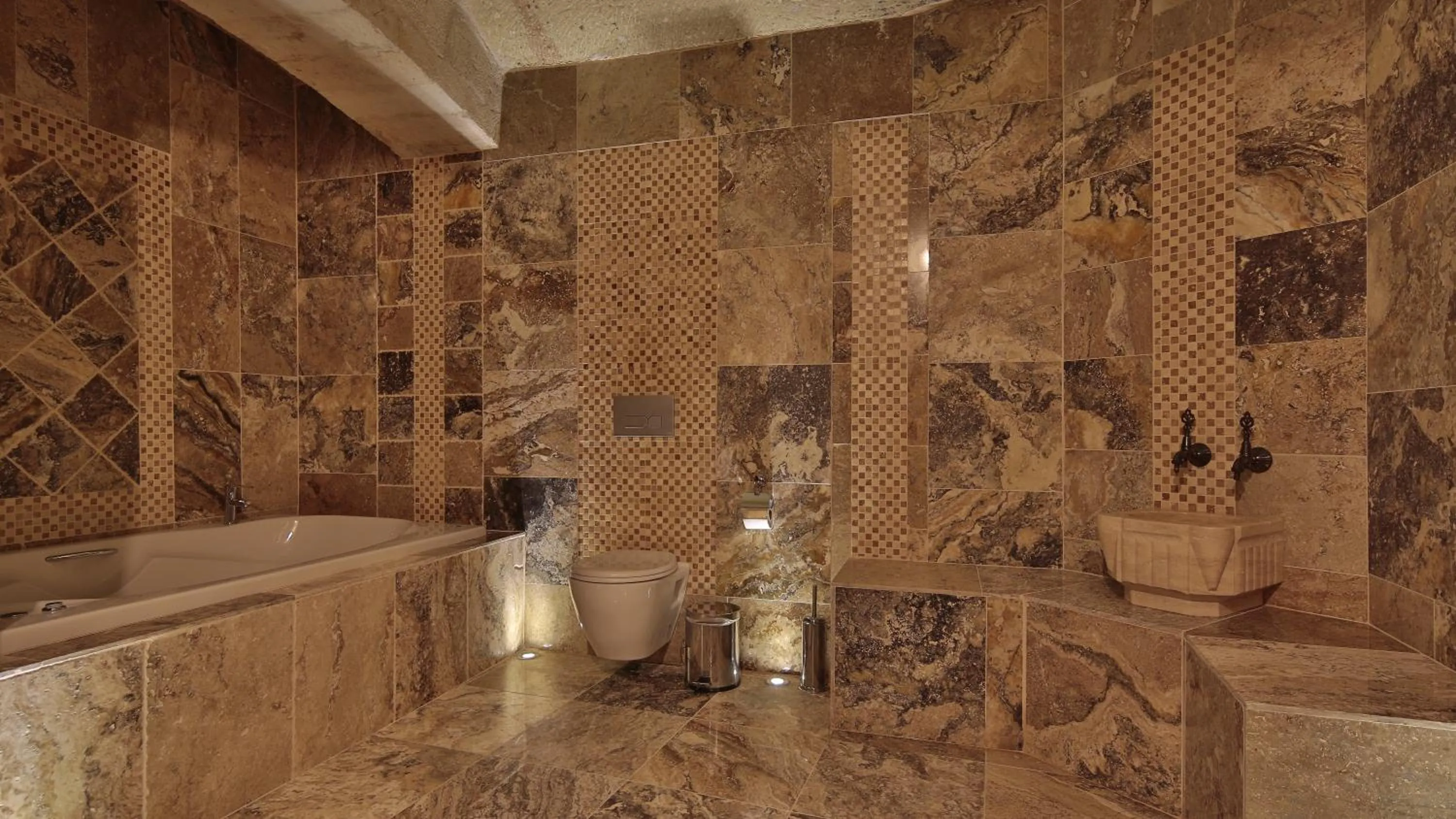 Bathroom in Heaven Cave House - Razziya Evi