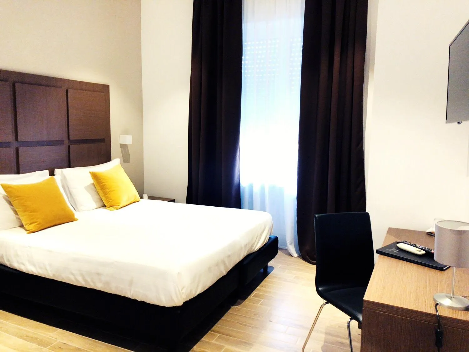 Photo of the whole room, Bed in House Garden