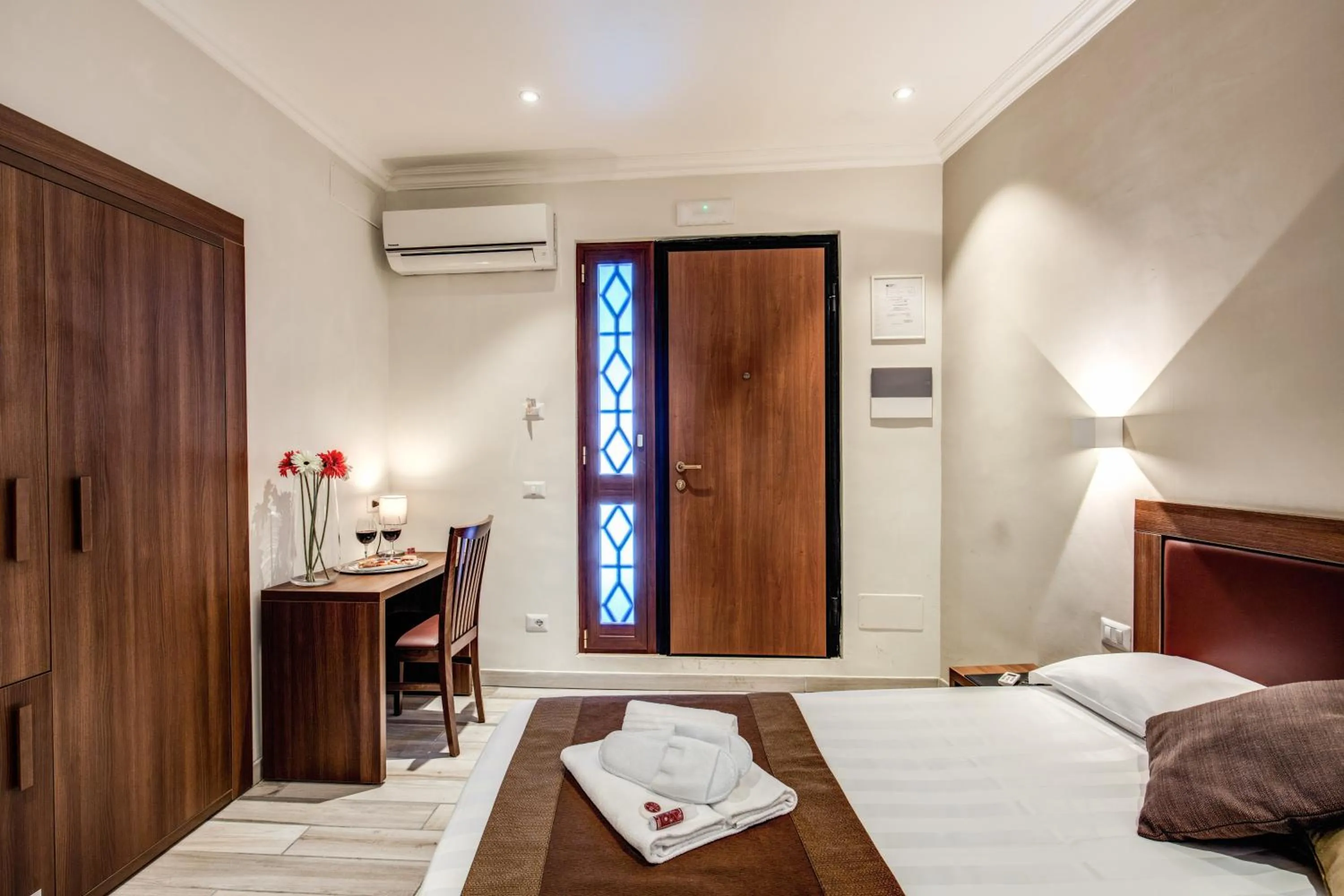 Photo of the whole room, Bed in House Garden