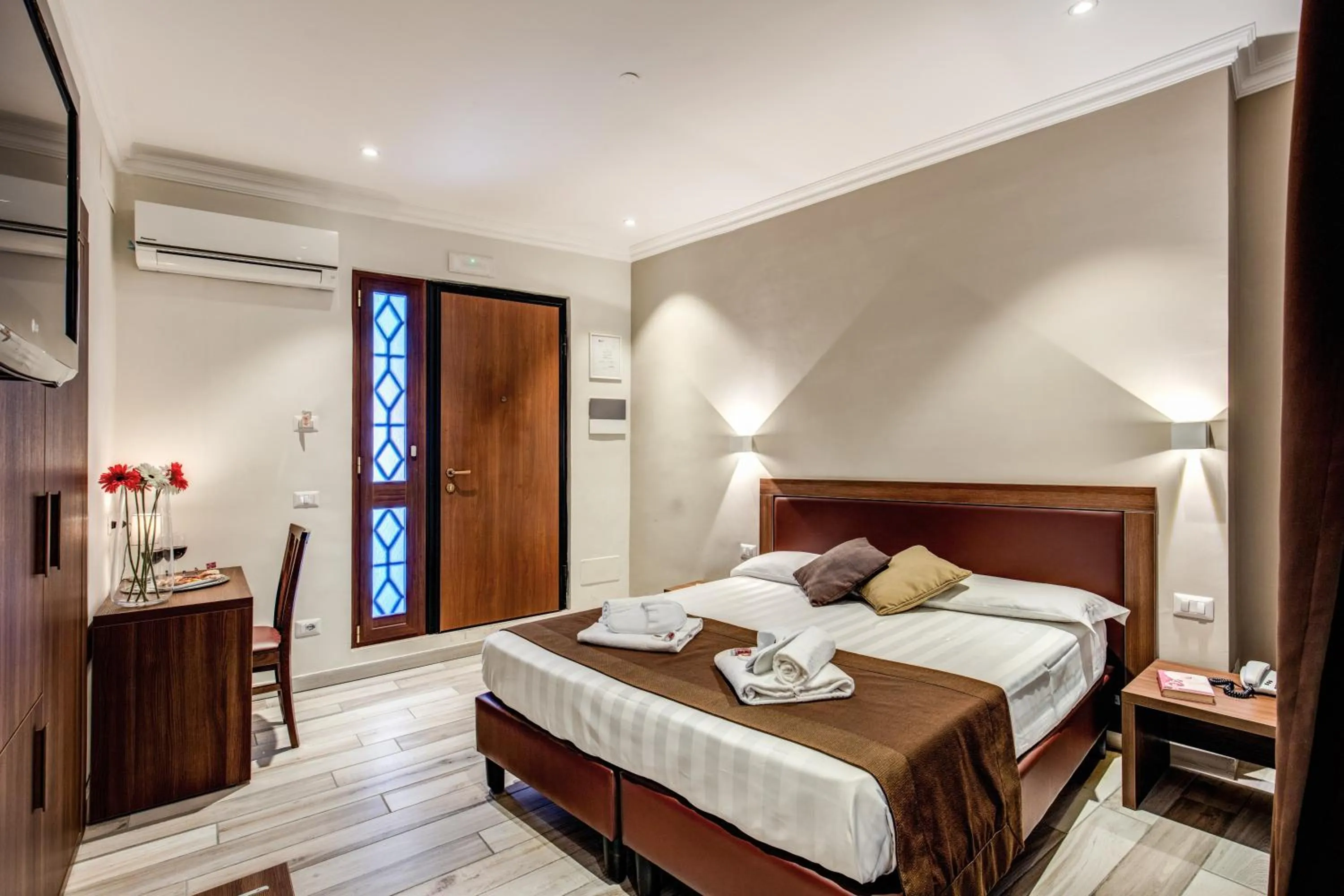 Photo of the whole room, Bed in House Garden