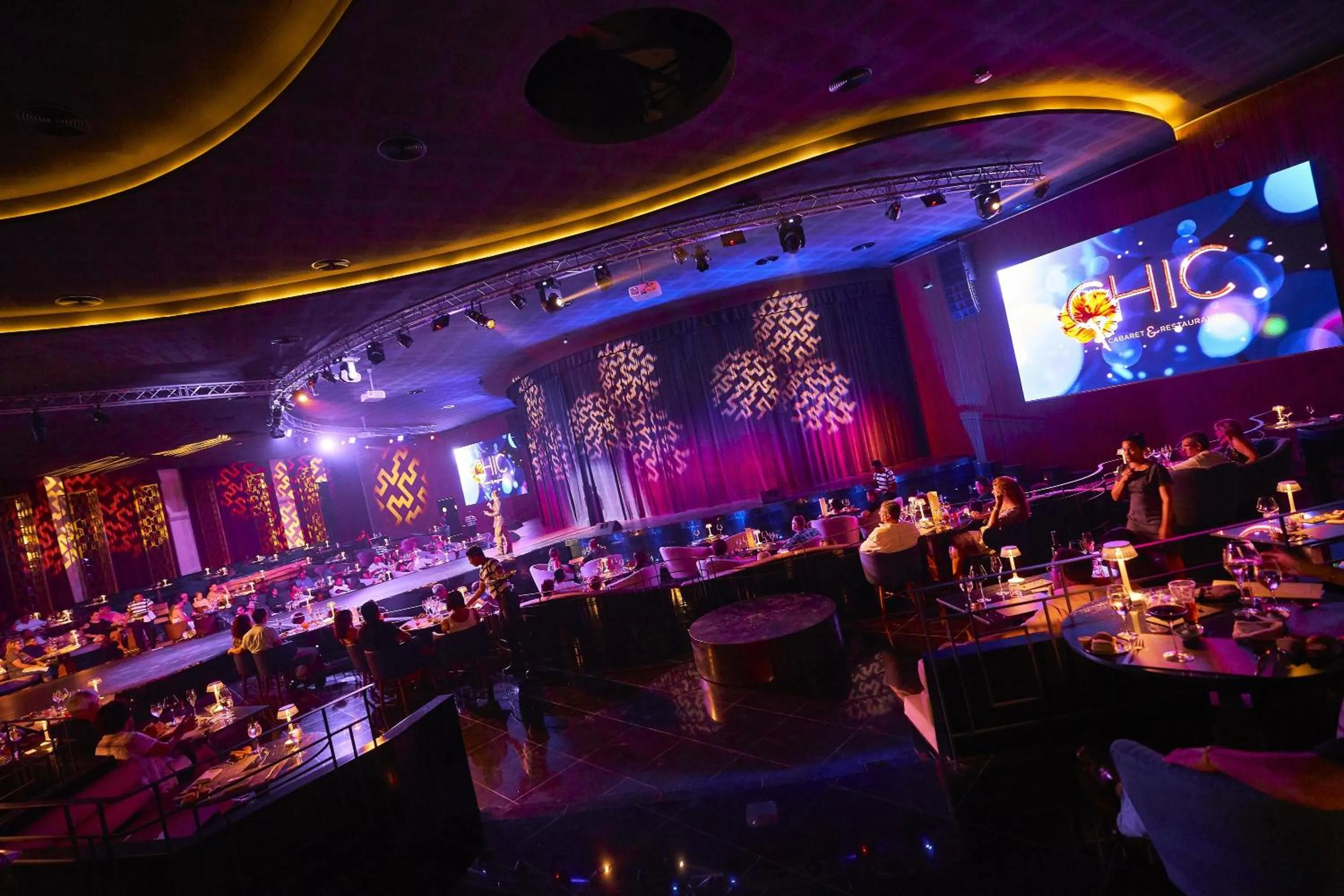 Entertainment in TRS Yucatan Hotel - Adults Only