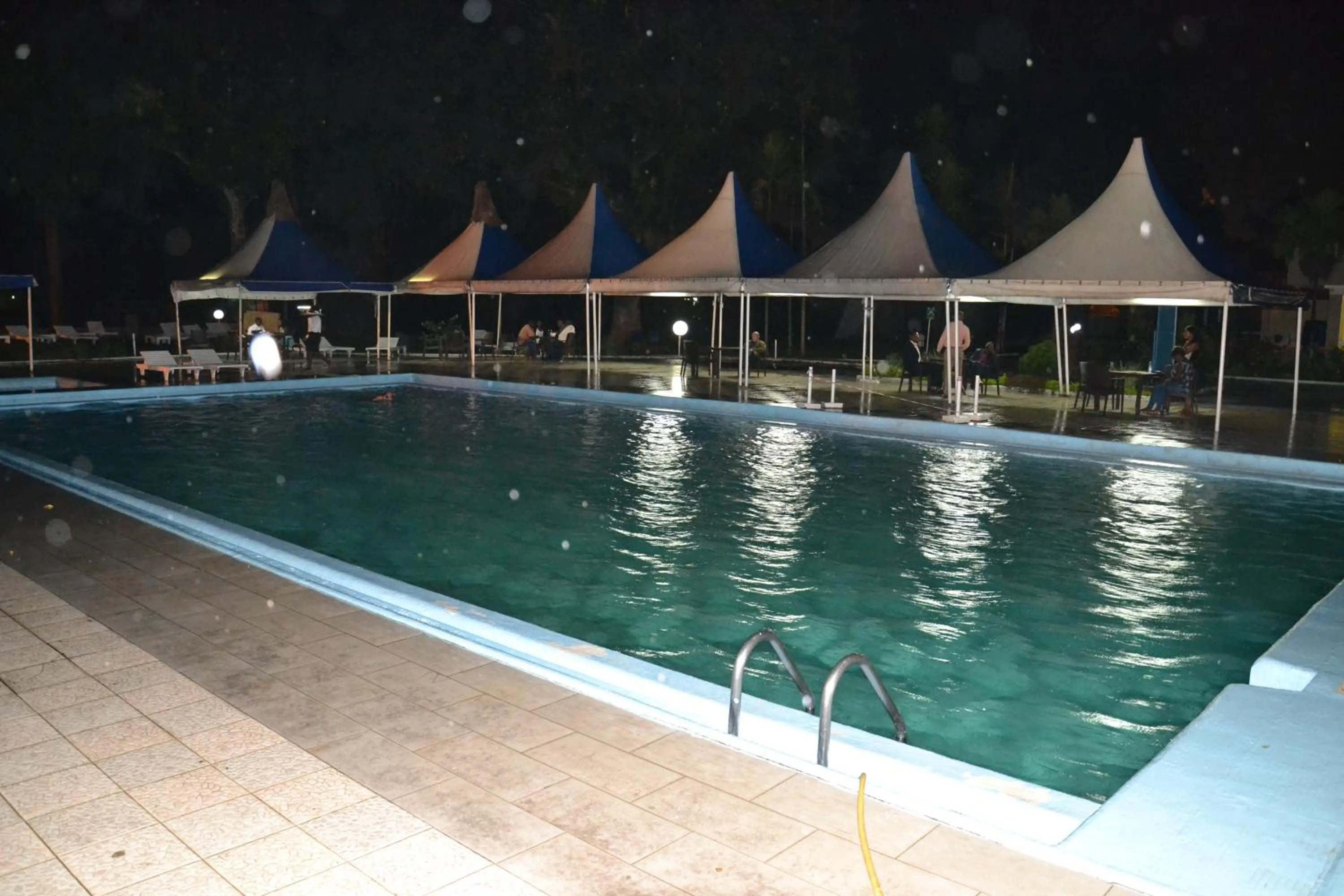 Swimming pool in Hôtel Sawa