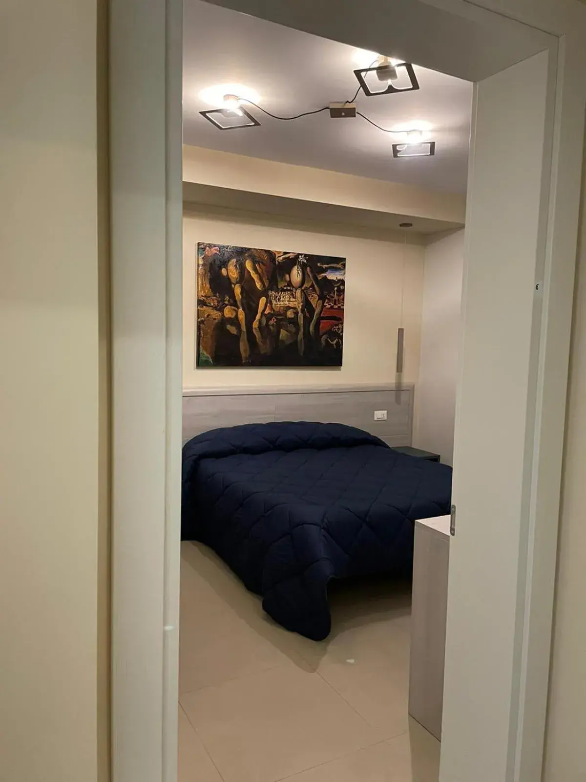 Triple Room with Private Bathroom - single occupancy in Alba Relais Triple Room with Private Bathroom - single occupancy in Alba Relais