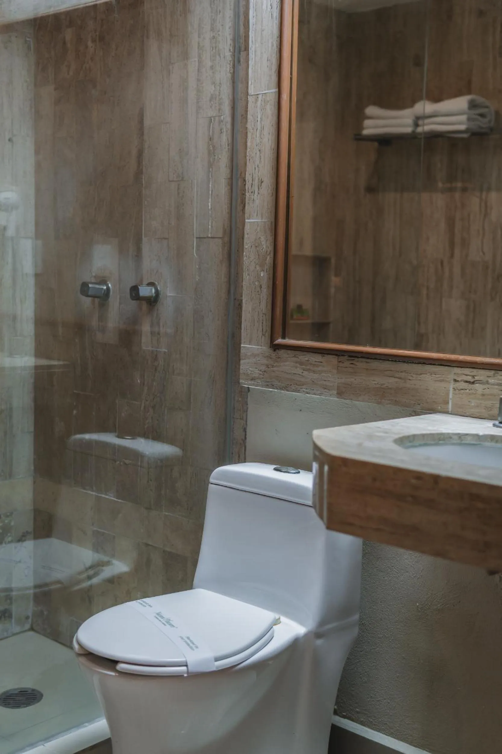 Bathroom in Hotel Plaza Kokai Cancún