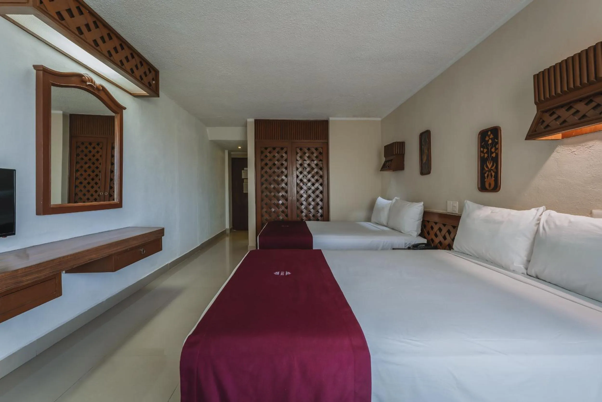 Bed in Hotel Plaza Kokai Cancún