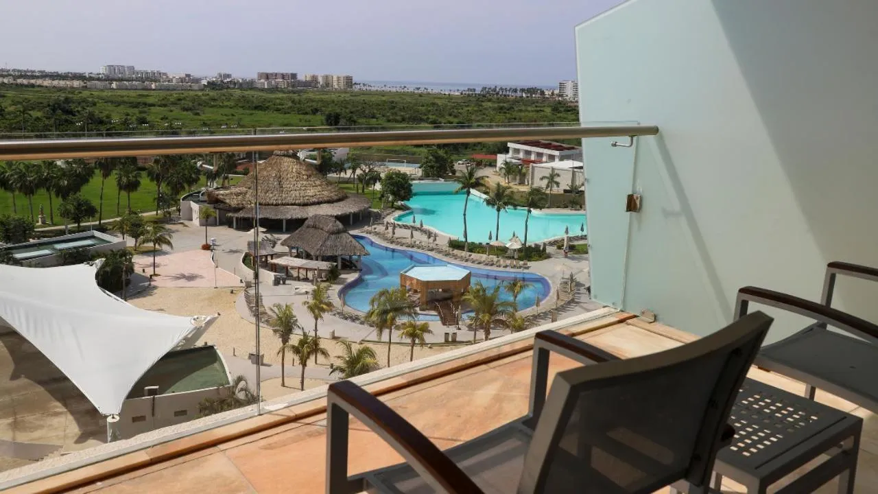 Pool view in Palacio Mundo Imperial Riviera Diamante Acapulco