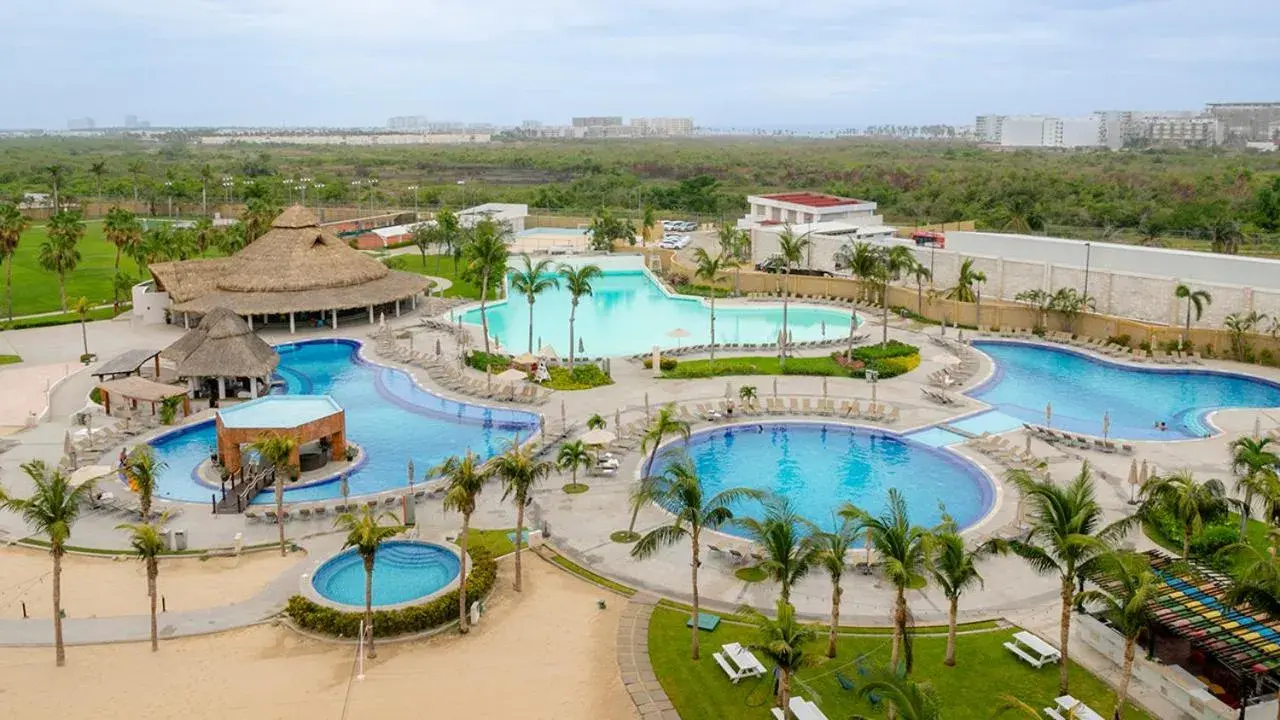 Swimming pool in Palacio Mundo Imperial Riviera Diamante Acapulco Swimming pool in Palacio Mundo Imperial Riviera Diamante Acapulco