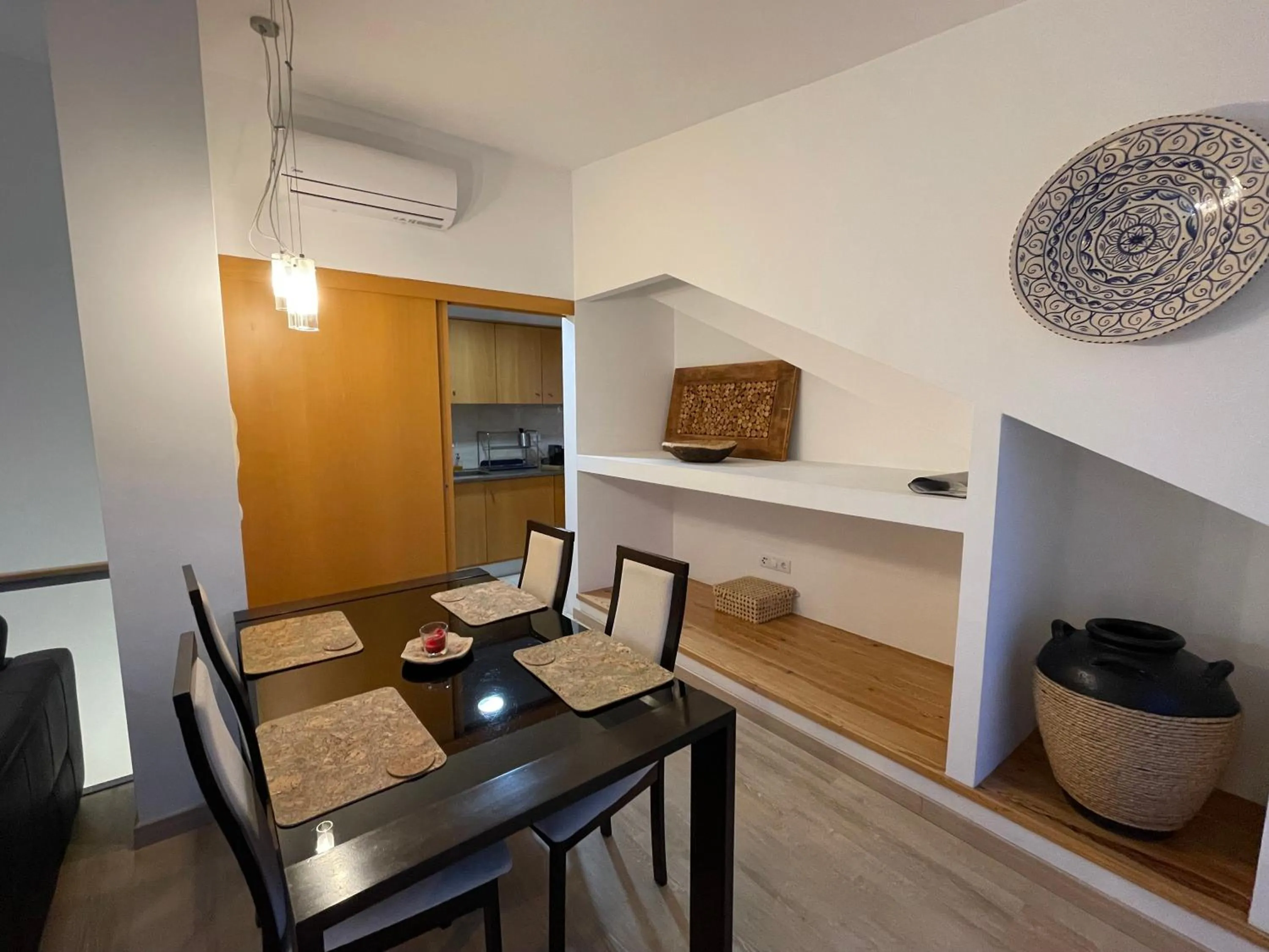 Dinner in Born To Stay In Milfontes