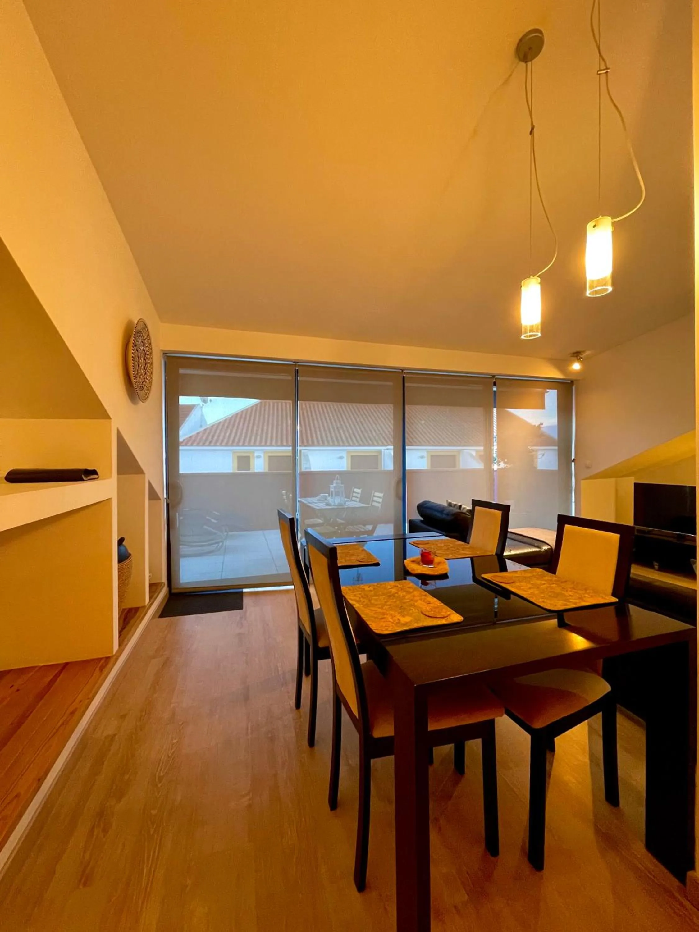 Dinner in Born To Stay In Milfontes