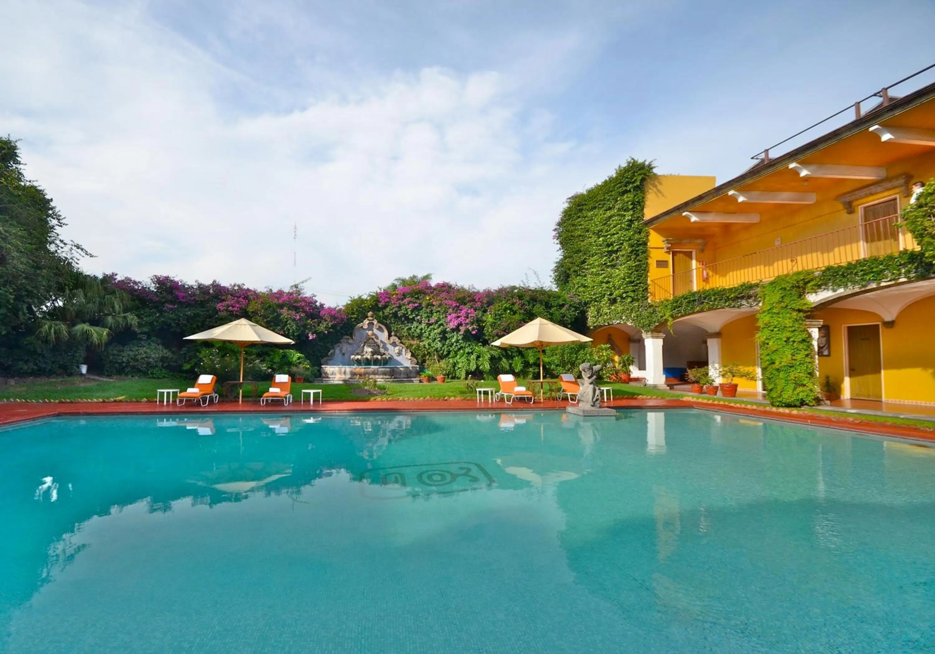 Swimming pool in Mision Guadalajara Centro Historico