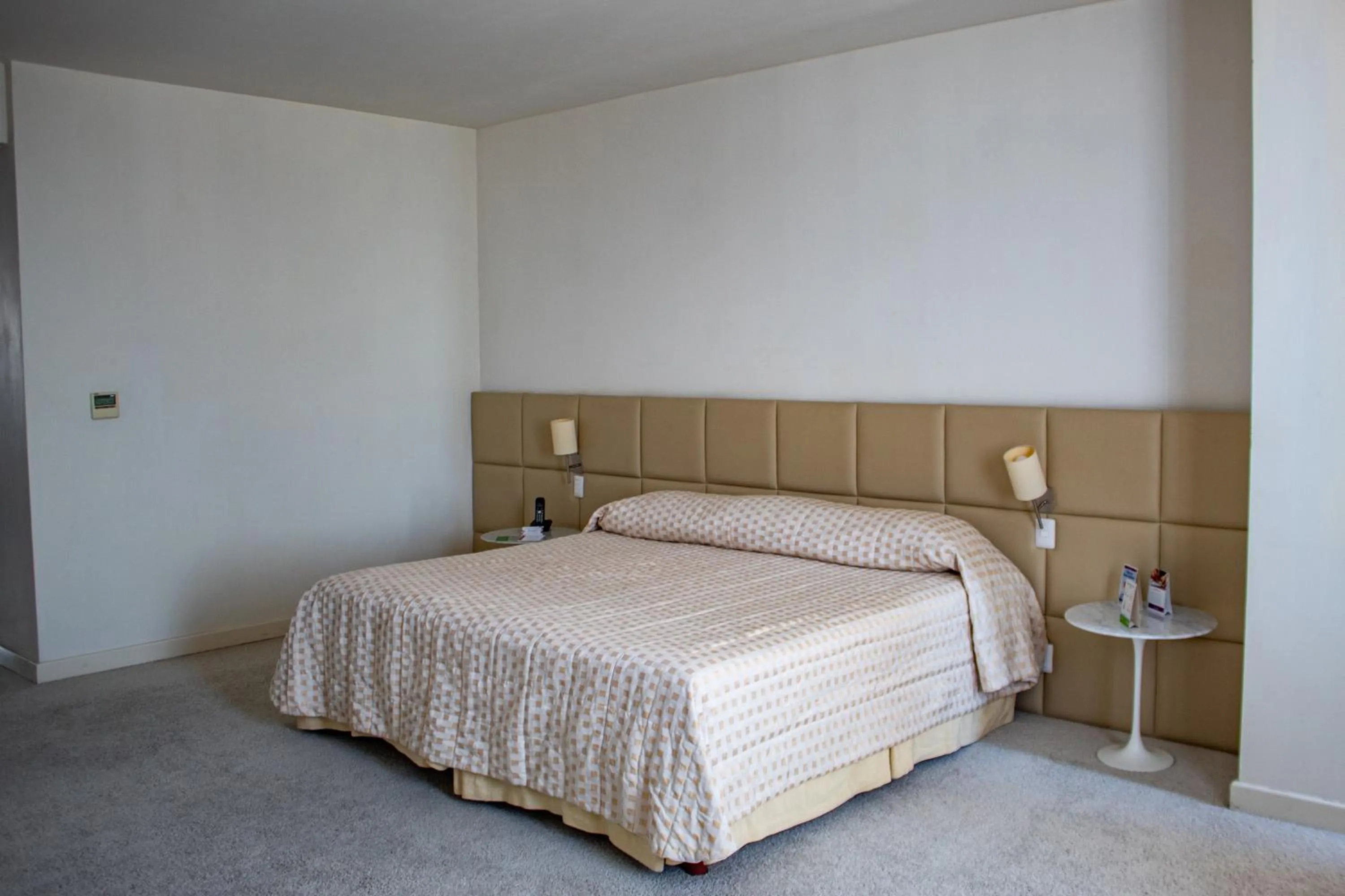 Photo of the whole room in Mision Guadalajara Centro Historico