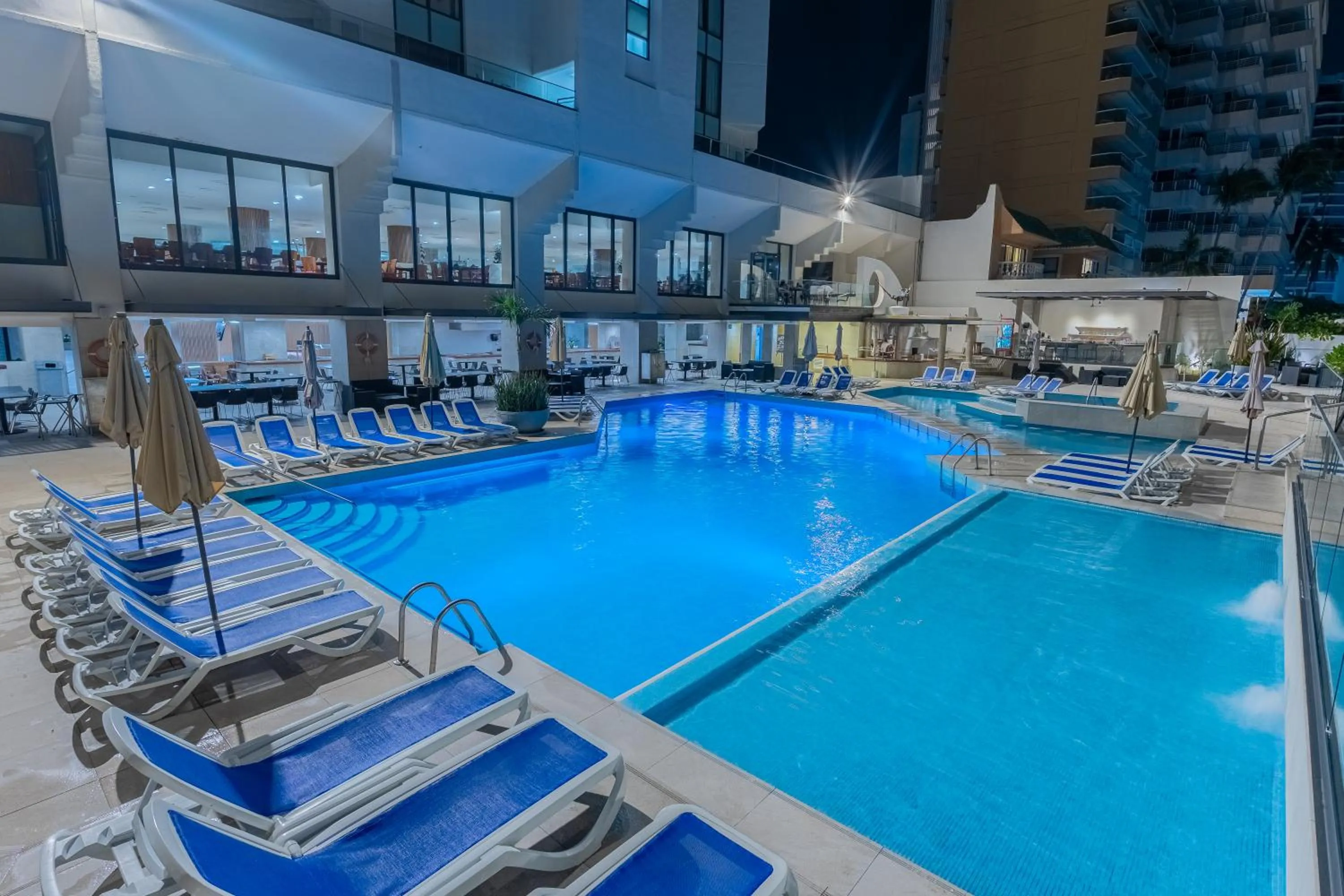 Swimming pool in Copacabana Beach Hotel Acapulco