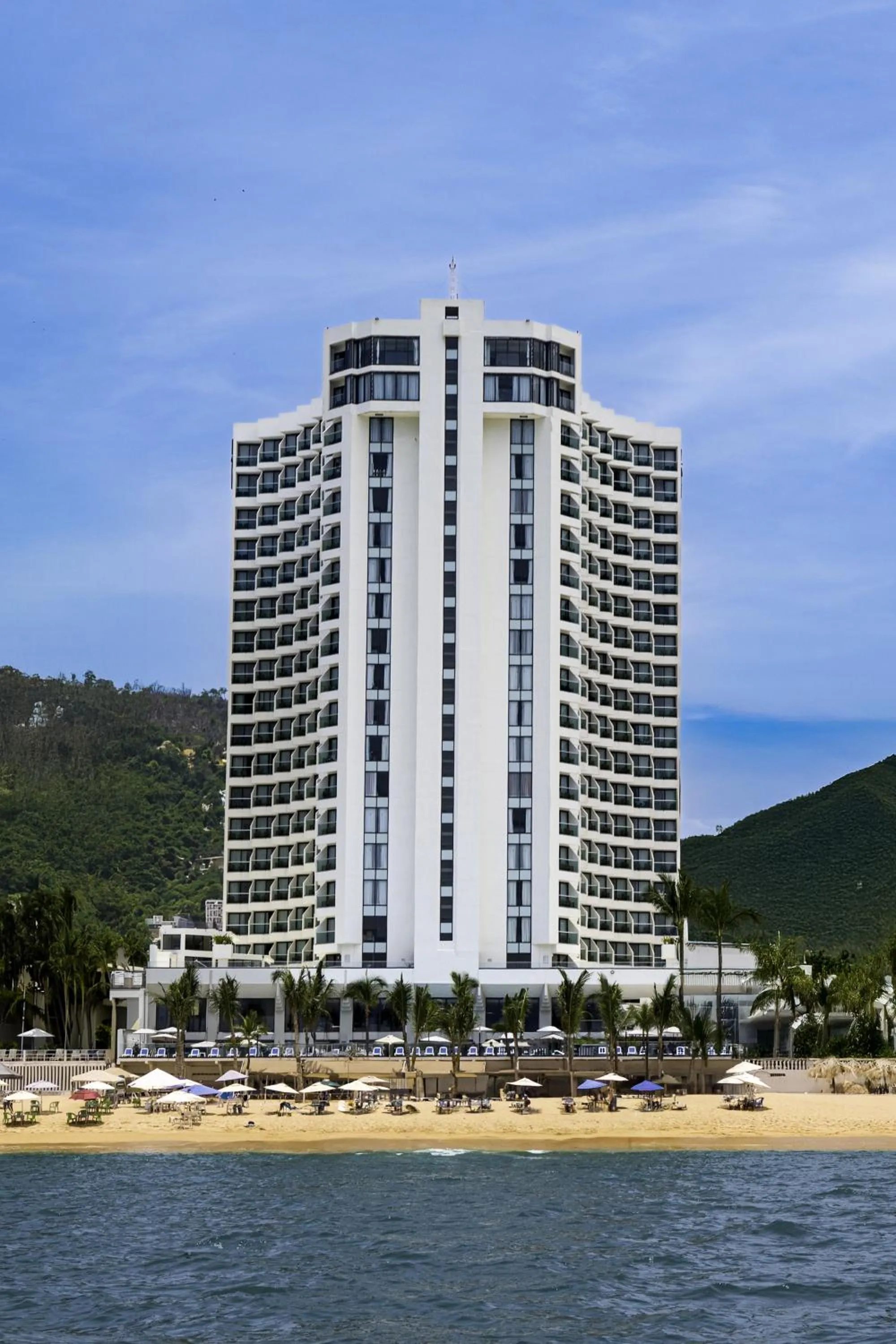 Facade/entrance in Copacabana Beach Hotel Acapulco