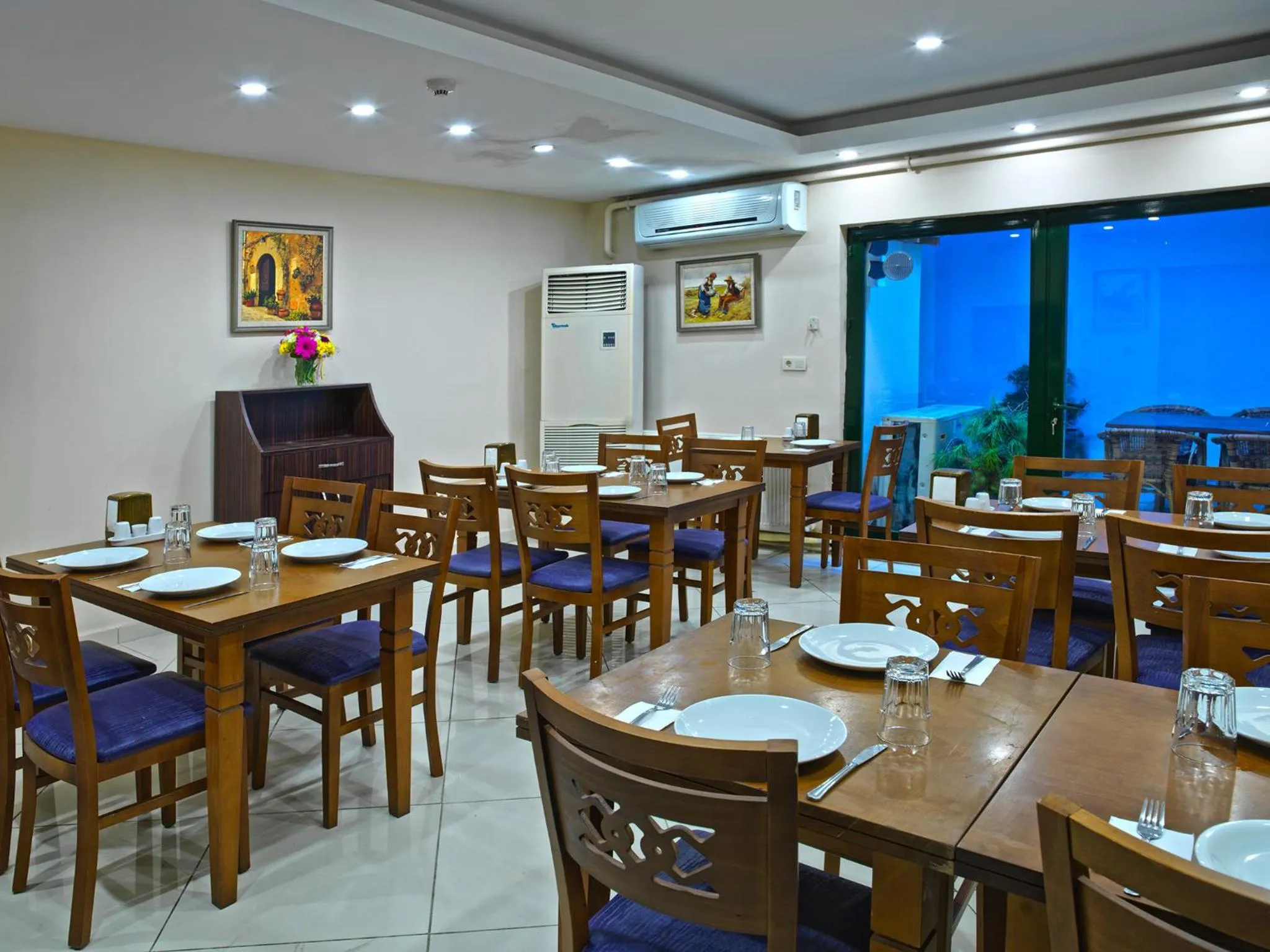 Restaurant/places to eat in Monarch Hotel Istanbul