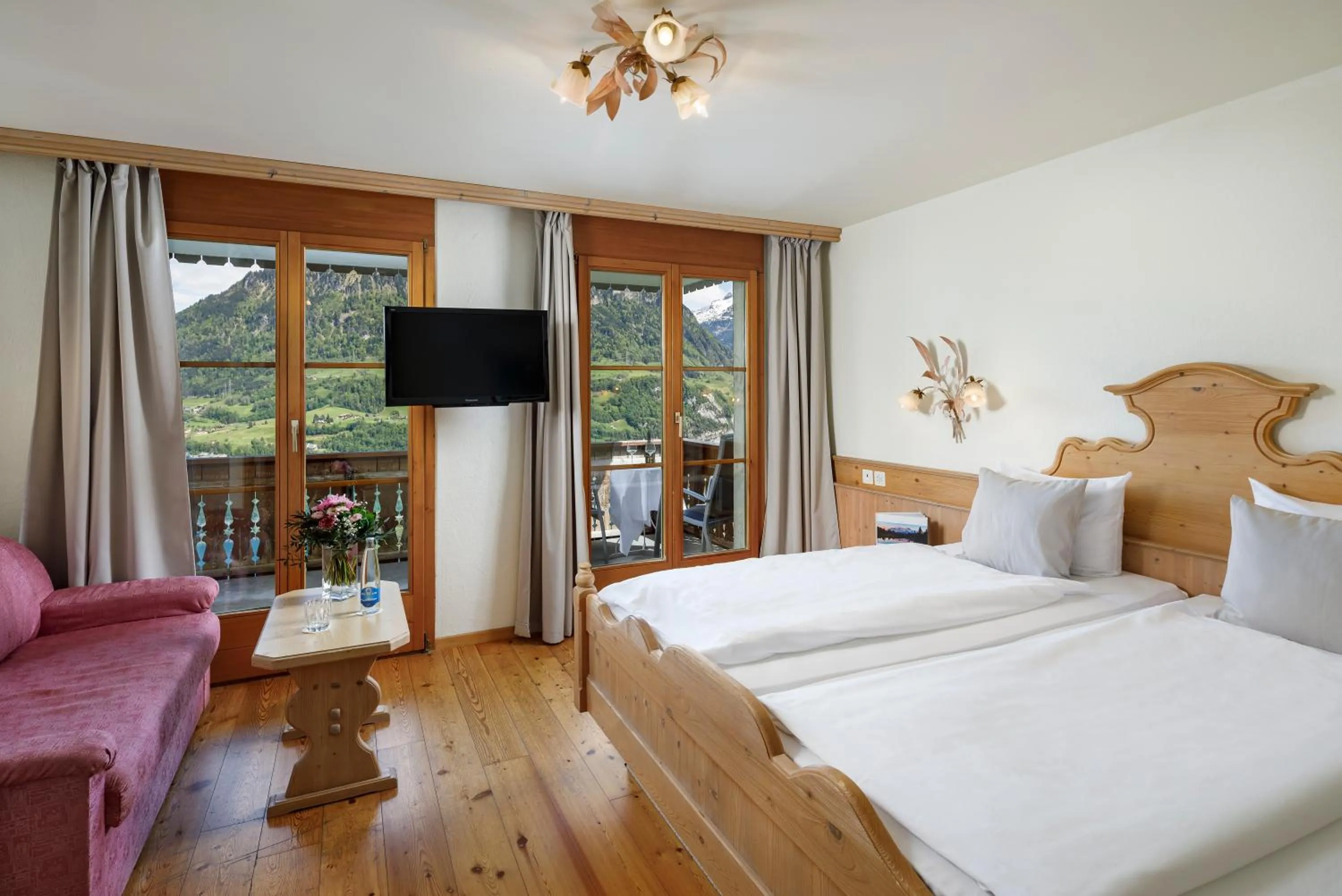 TV and multimedia, Bed in Hotel und Naturhaus Bellevue