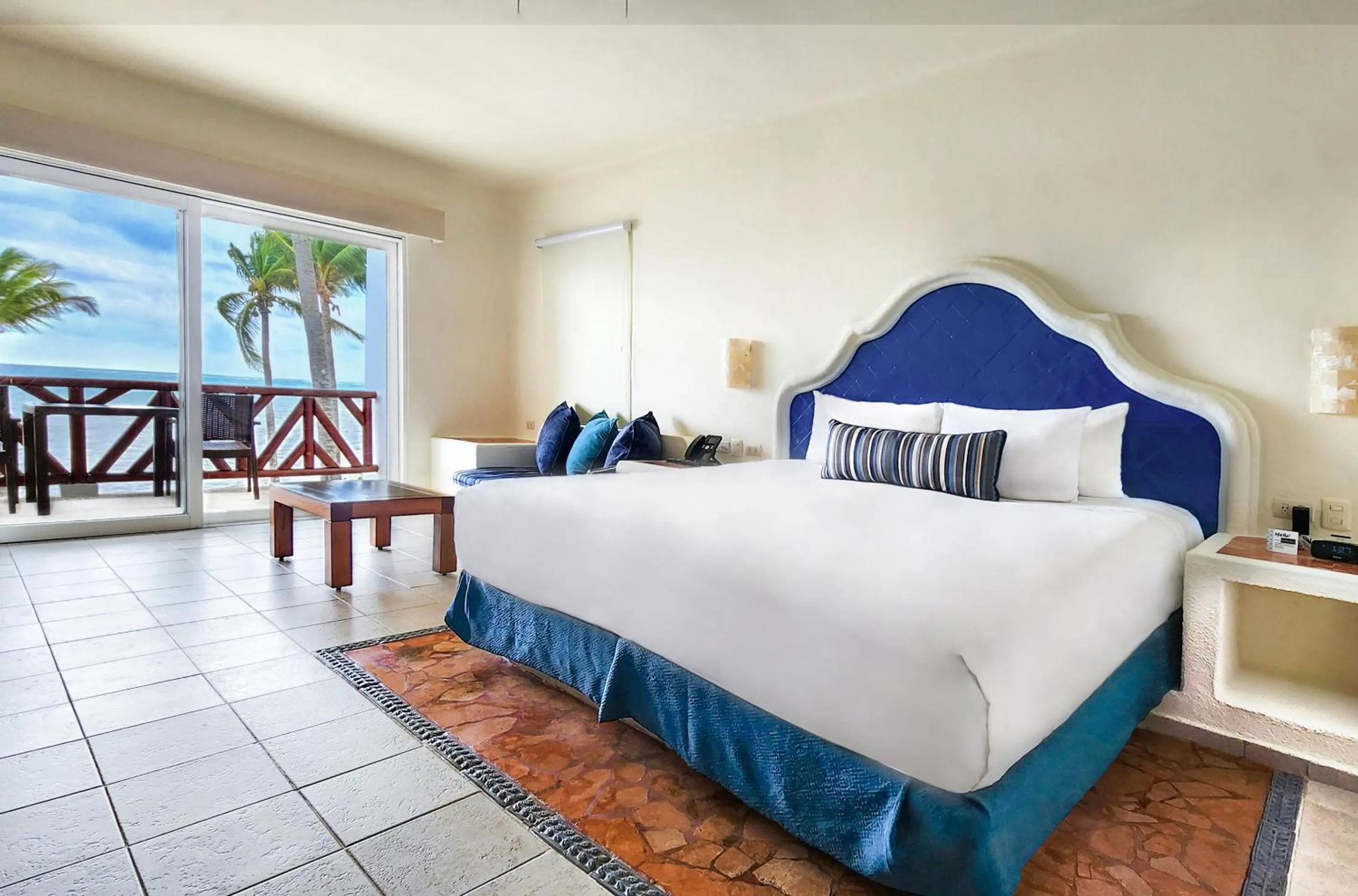 Bed in Desire Riviera Maya Pearl Resort All Inclusive - Couples Only